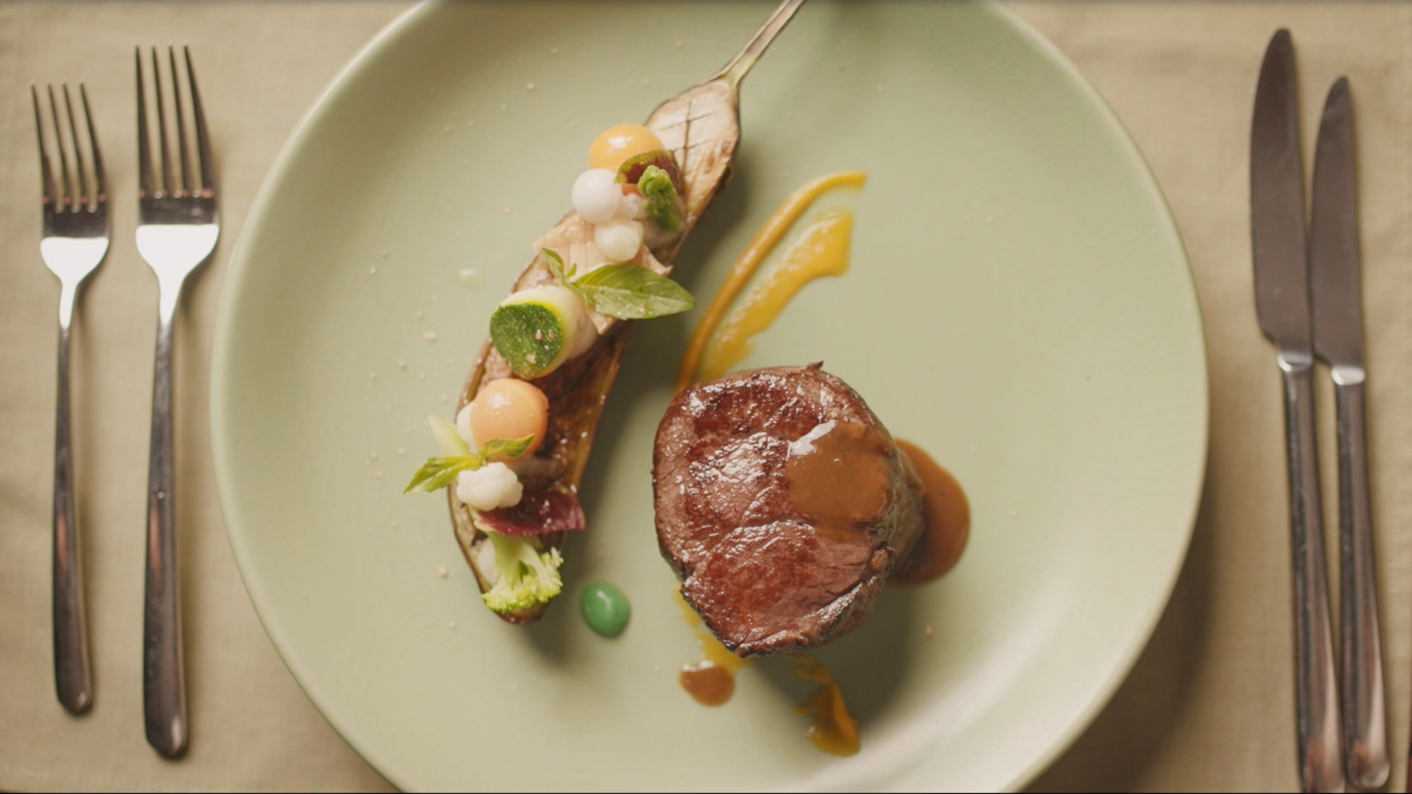 Sumptuous food blended between Western cuisine and Vietnamese specialties