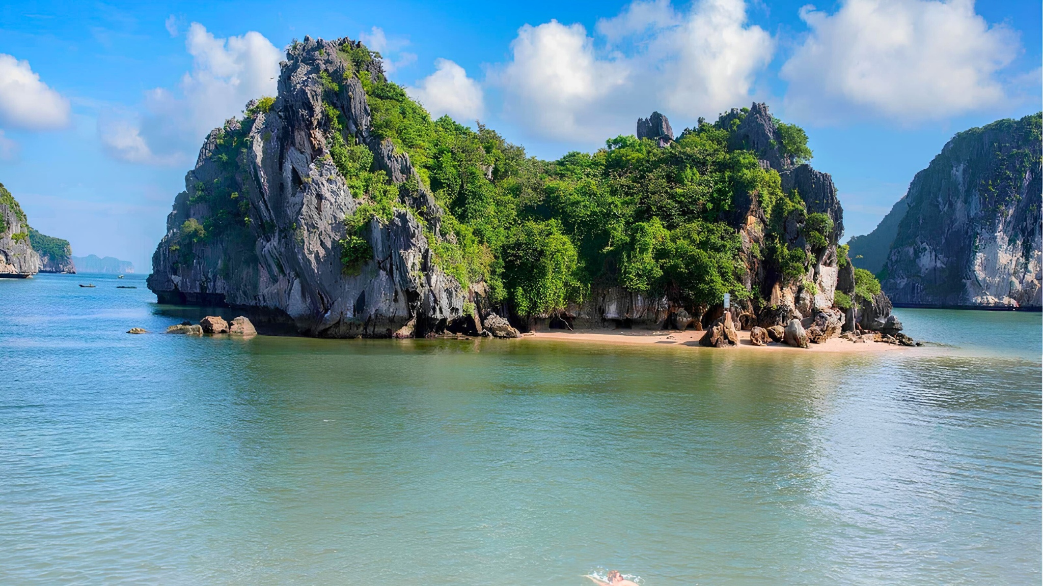 Ba Trai Dao Area is famous for its pristine beaches and beautiful nature.