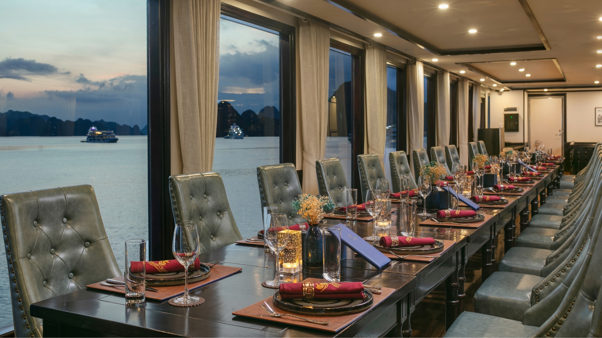 Hermes Cruise Halong Bay provides a spacious and luxurious dining area.