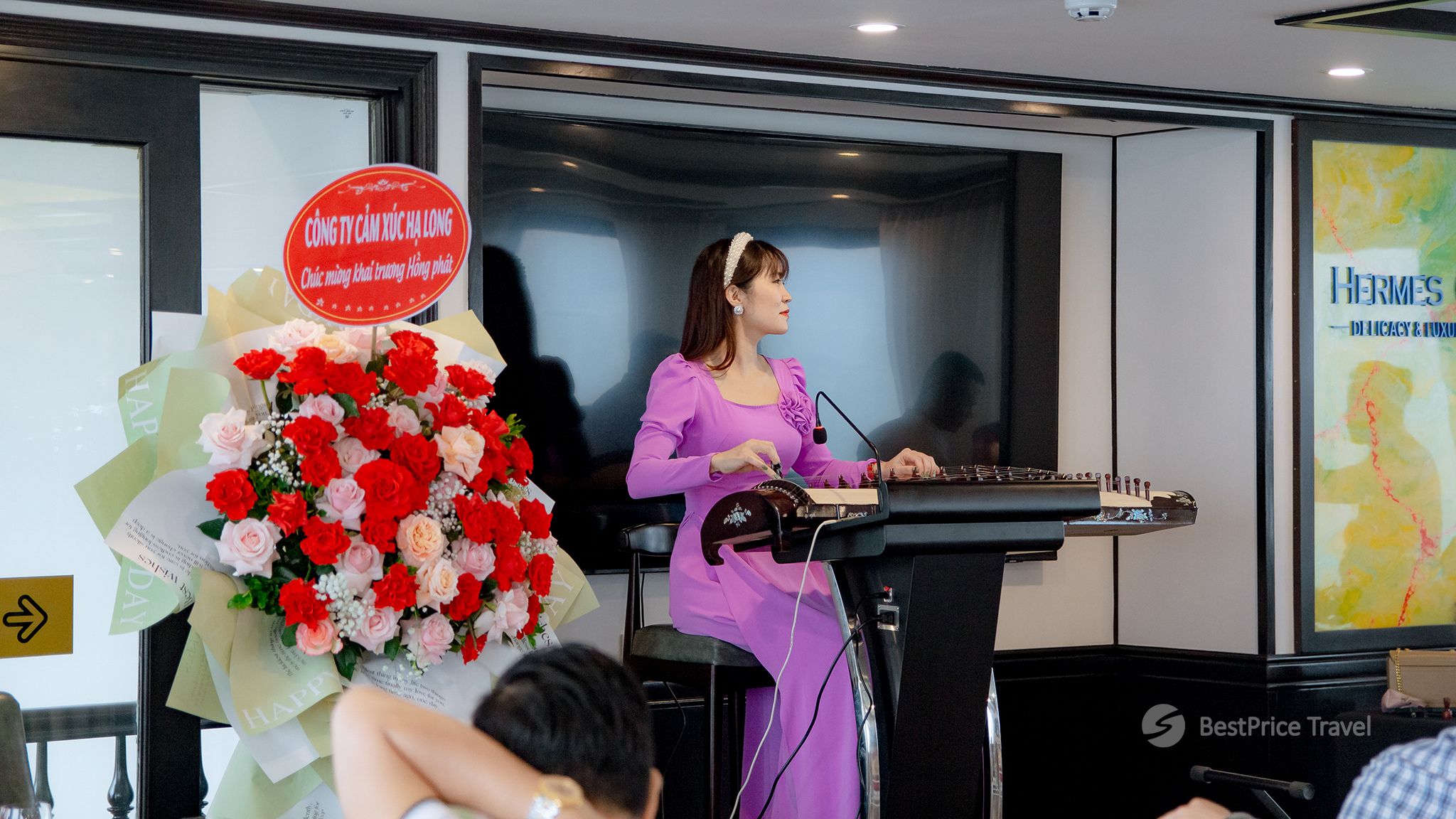 Enjoying traditional Vietnamese music during dinner will make your night special