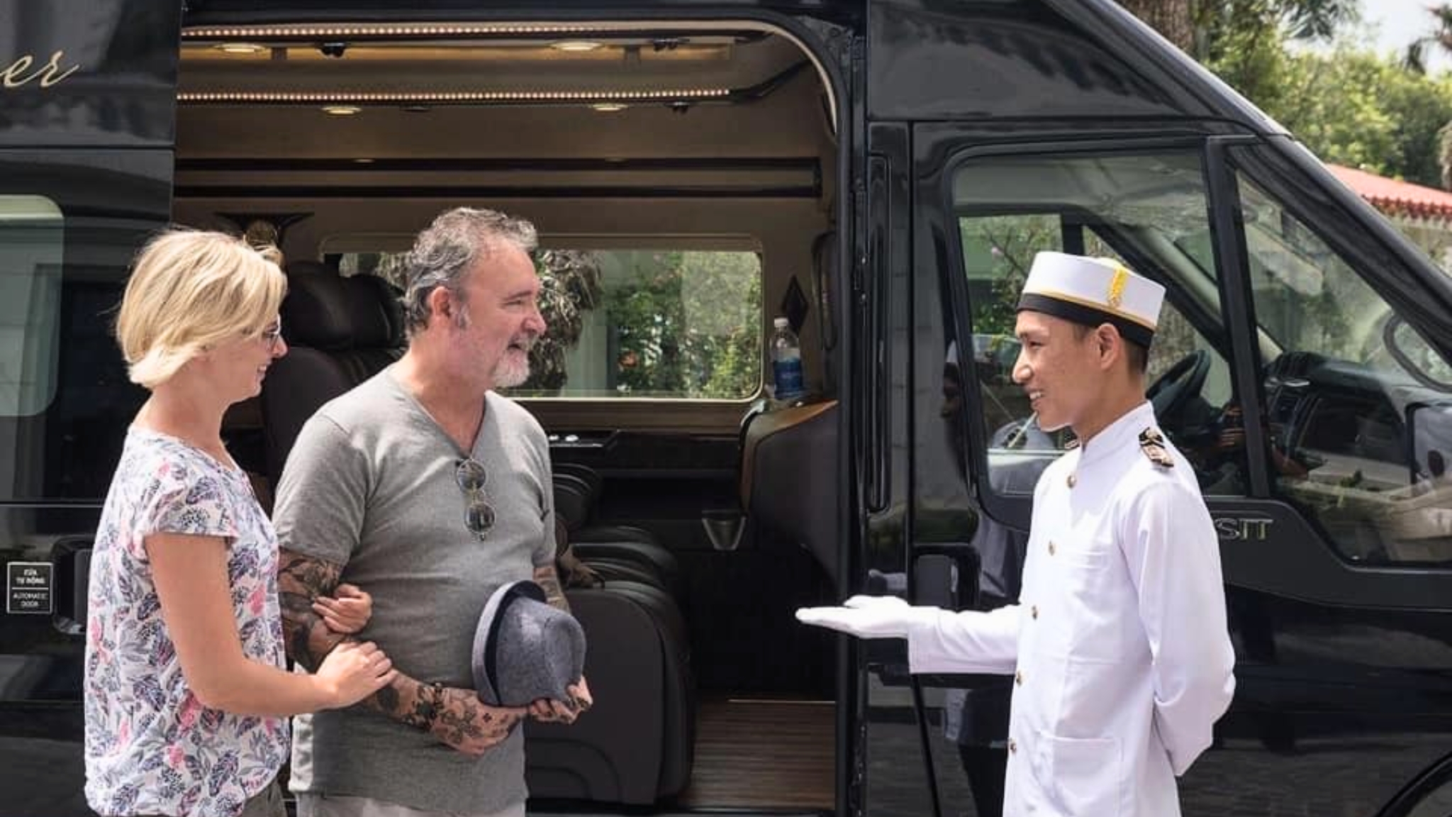 Welcoming professional staffs always bring smiles to the faces of customers.