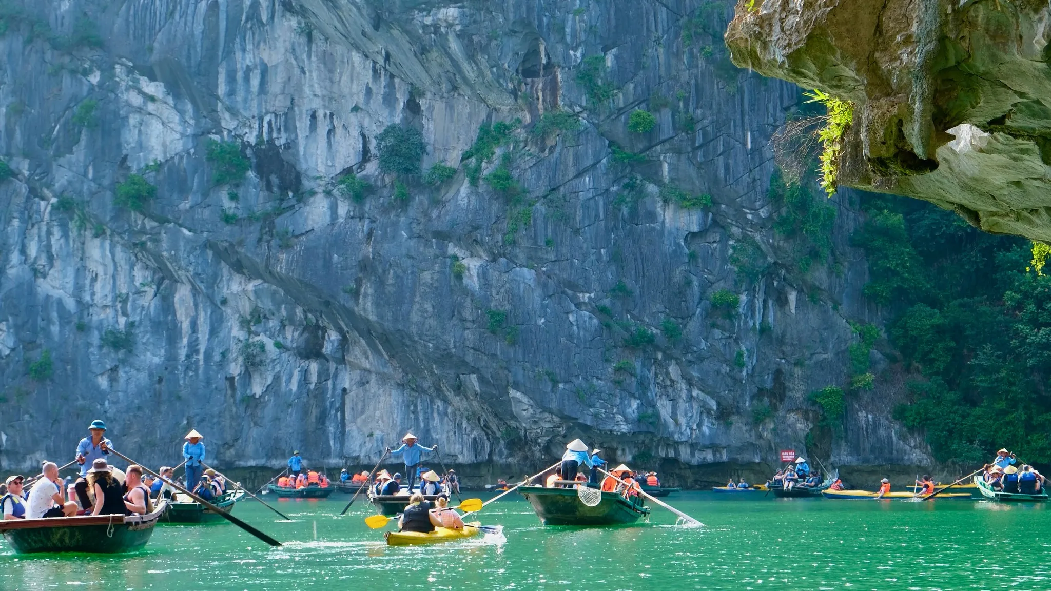 Bamboo boating in Luon Cave