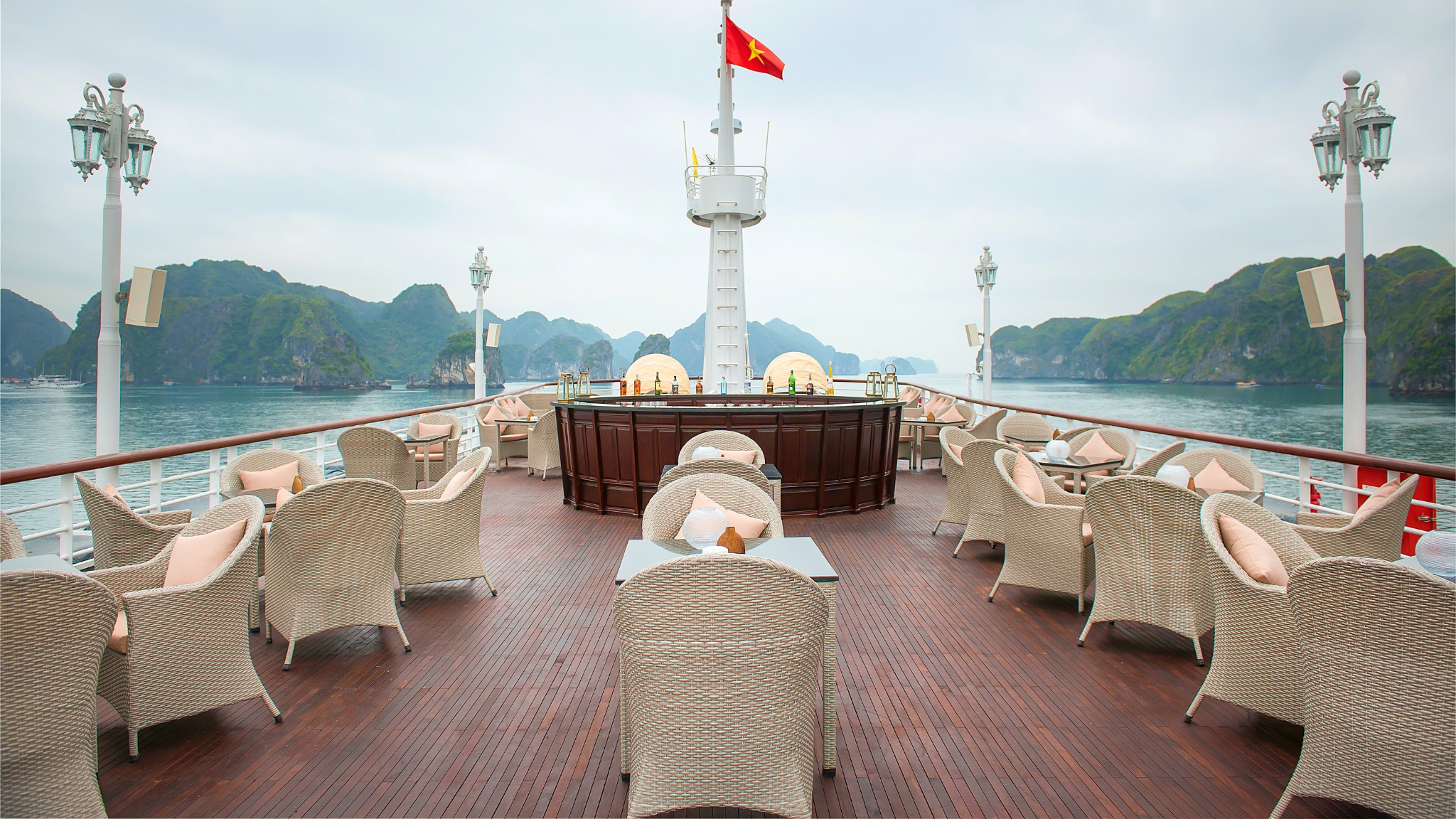 &nbsp;Airy sundeck with a bar counter for guests to relax while sipping drinks