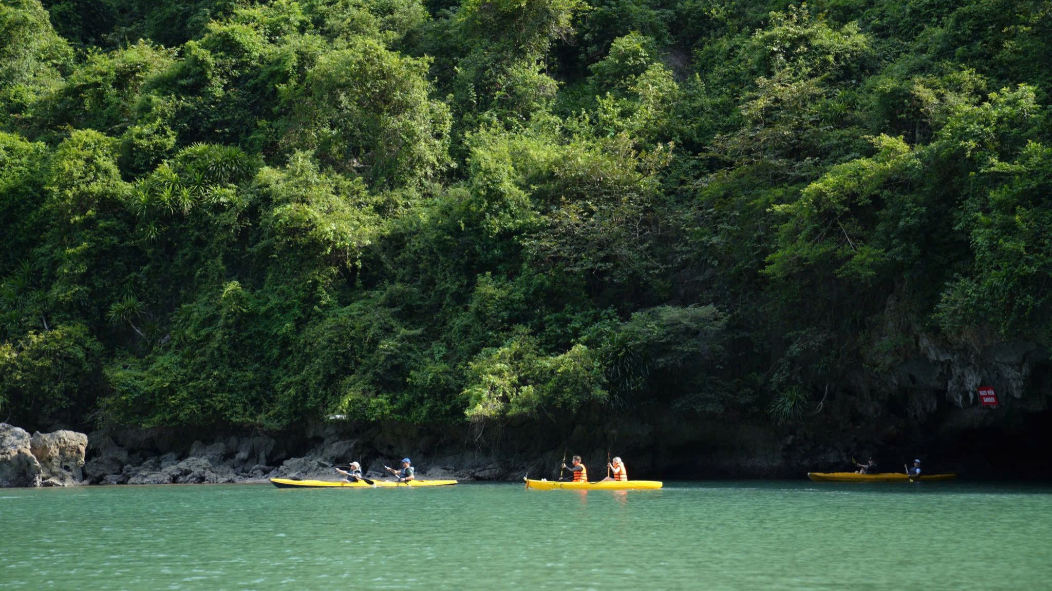 Start your trip with a tranquil kayaking session around the Ao Ech Area