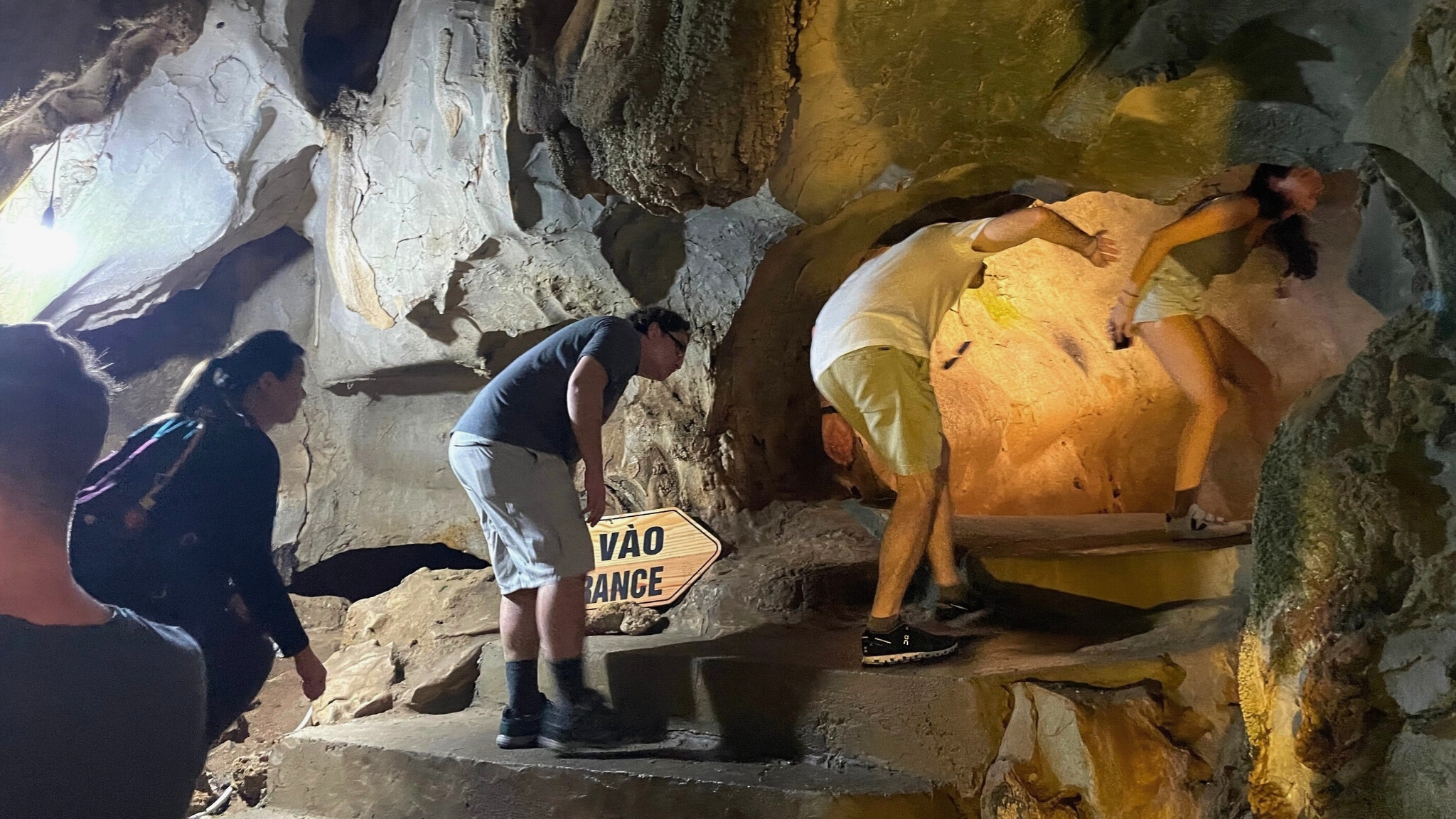 Trung Trang Cave is an indispensable highlight in the journey to explore Lan Ha Bay.
