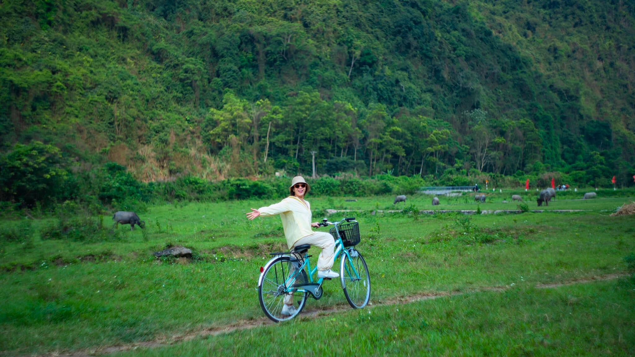 The tranquil atmosphere of Viet Hai Village, where you can get close to nature