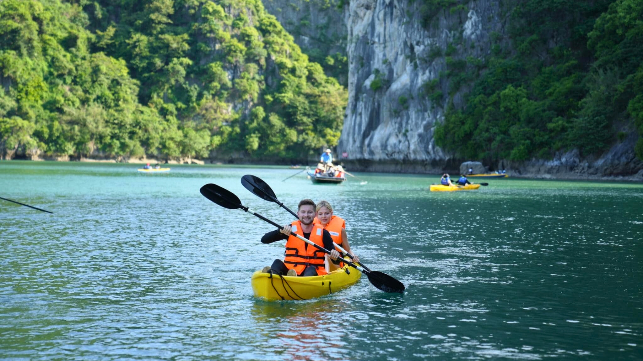 Kayaking amid the gorgeous surroundings of Tai Keo Cave