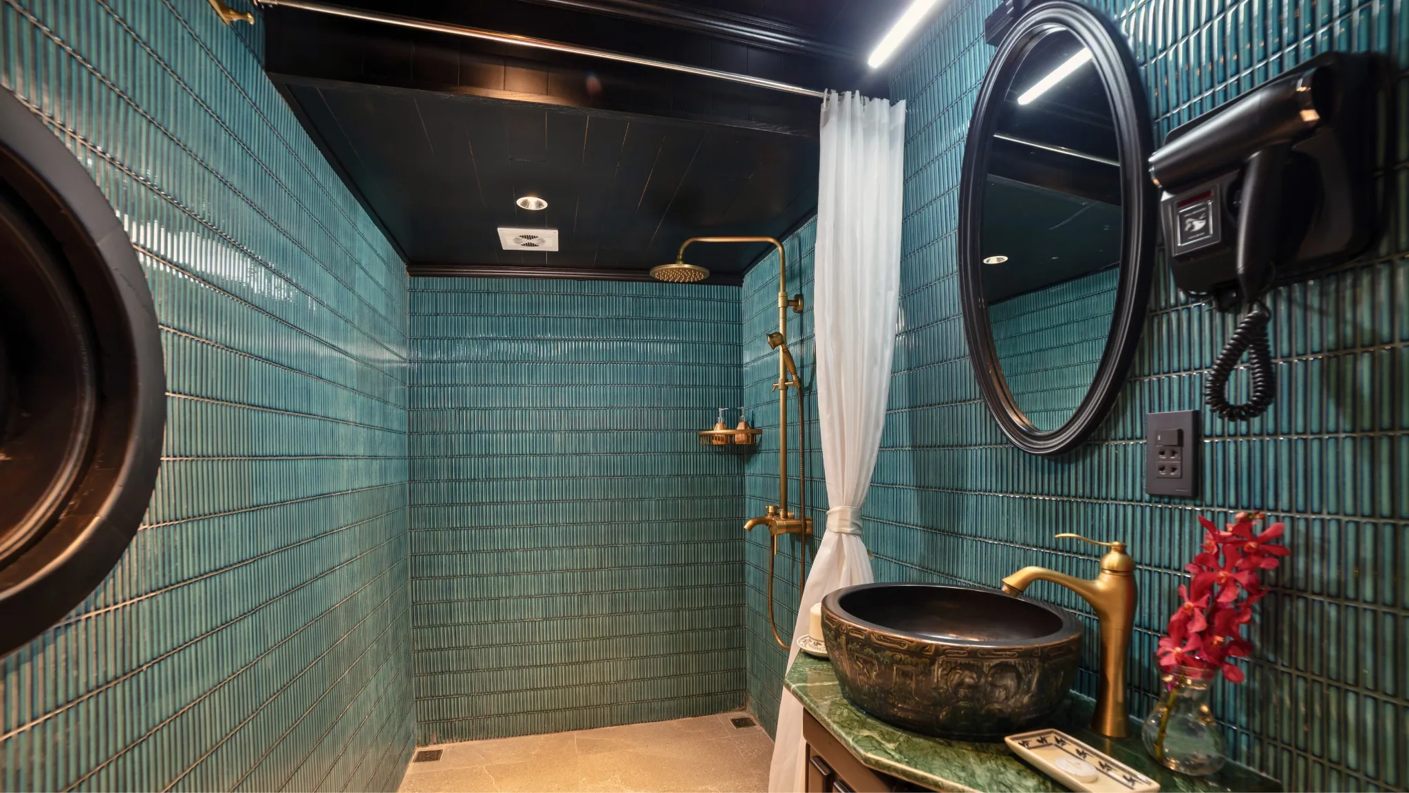 Intricate Bathroom Design