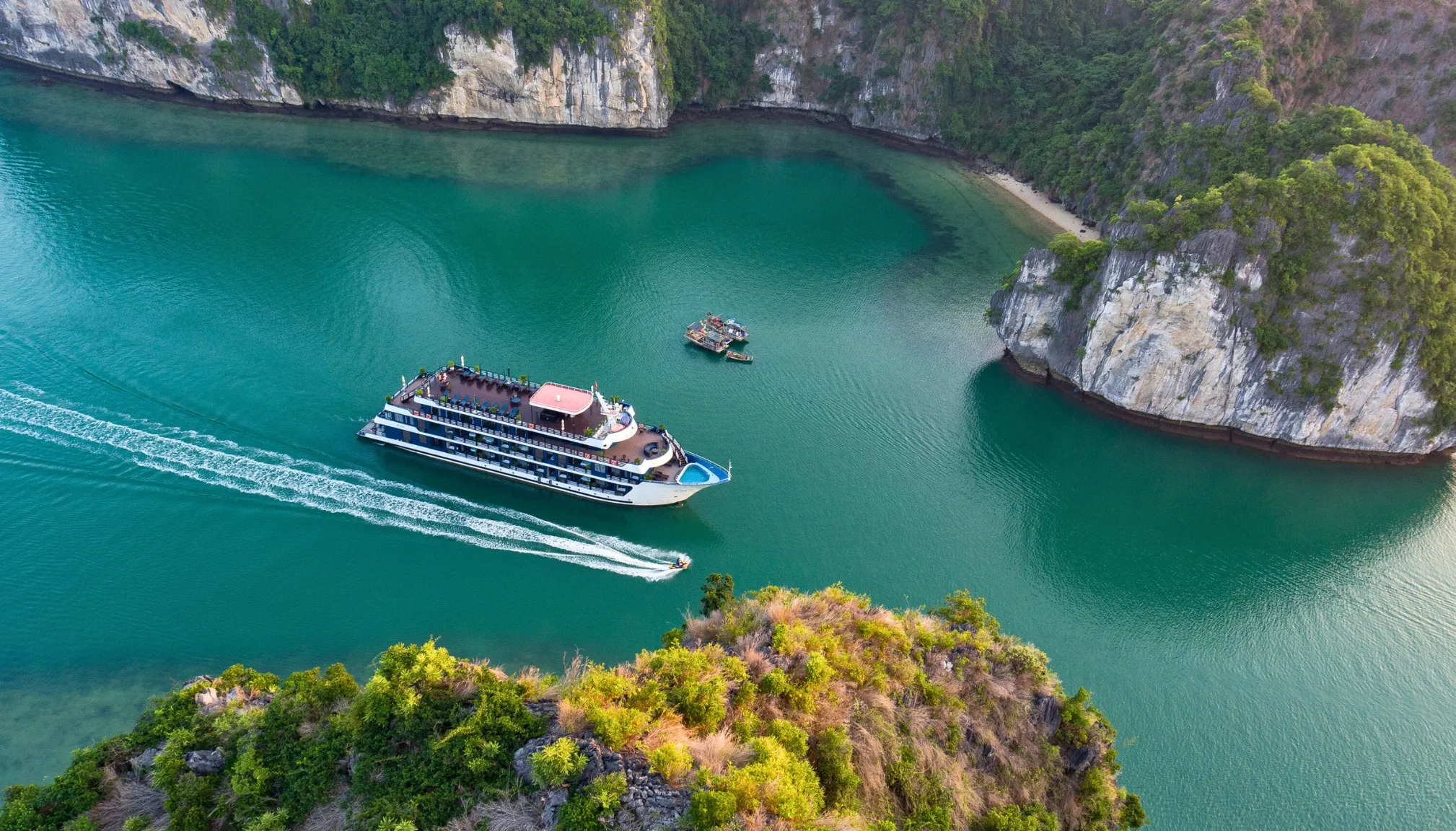 Overnight Cruise for mid-range travelers