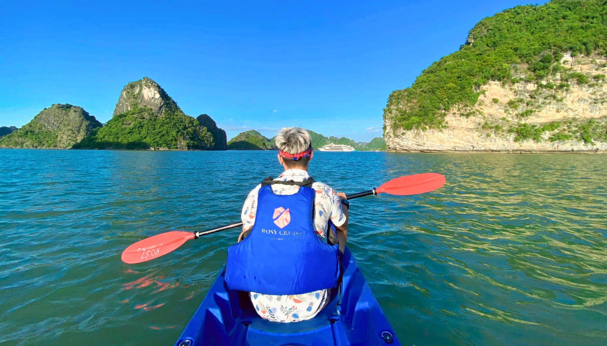 Try kayaking in the Tra Bau area to discover the hidden gems of the bay