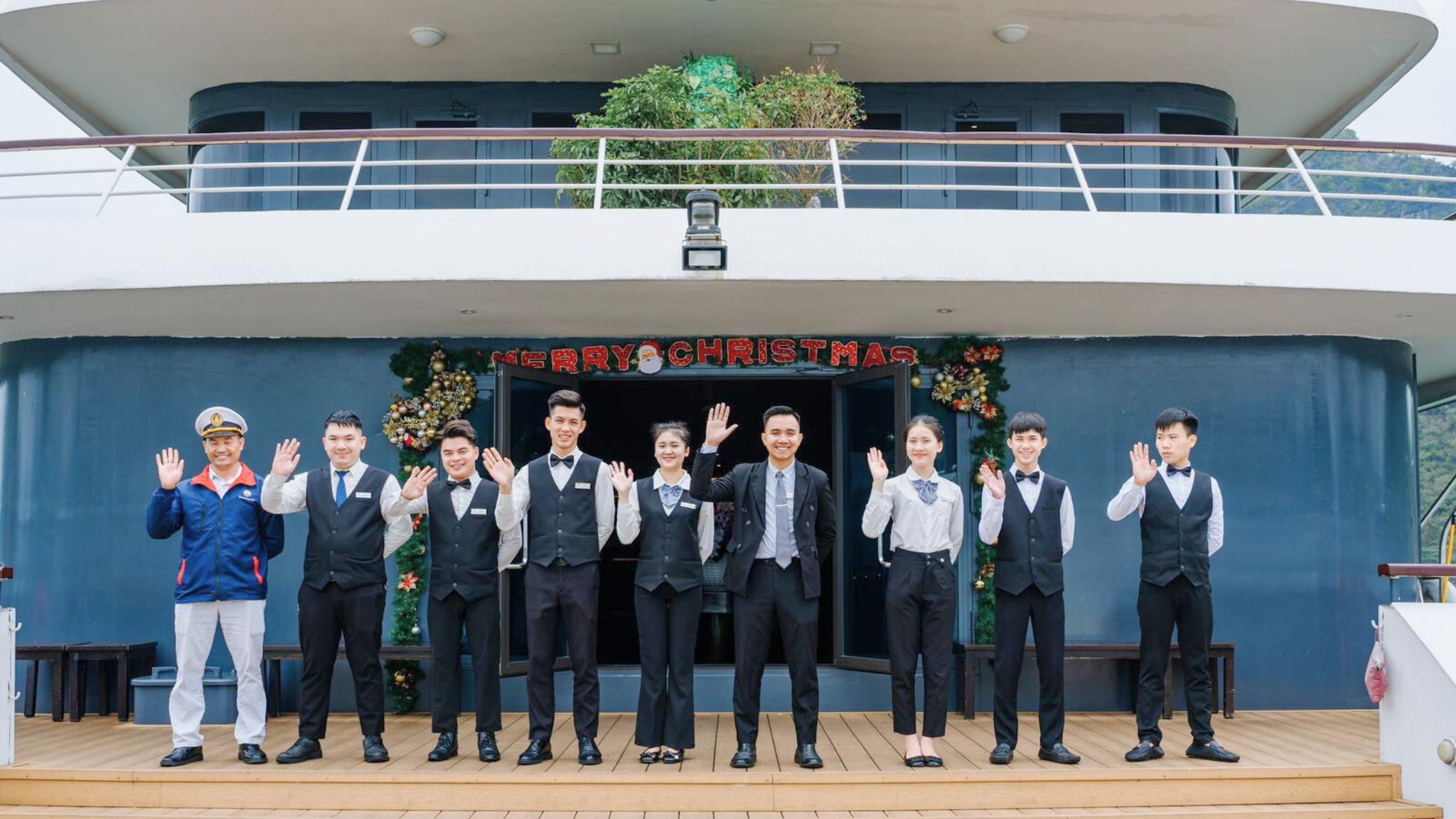 We vote 5 stars!! Nothing to find fault with Scarlet Cruise Halong Bay&rsquo;s services