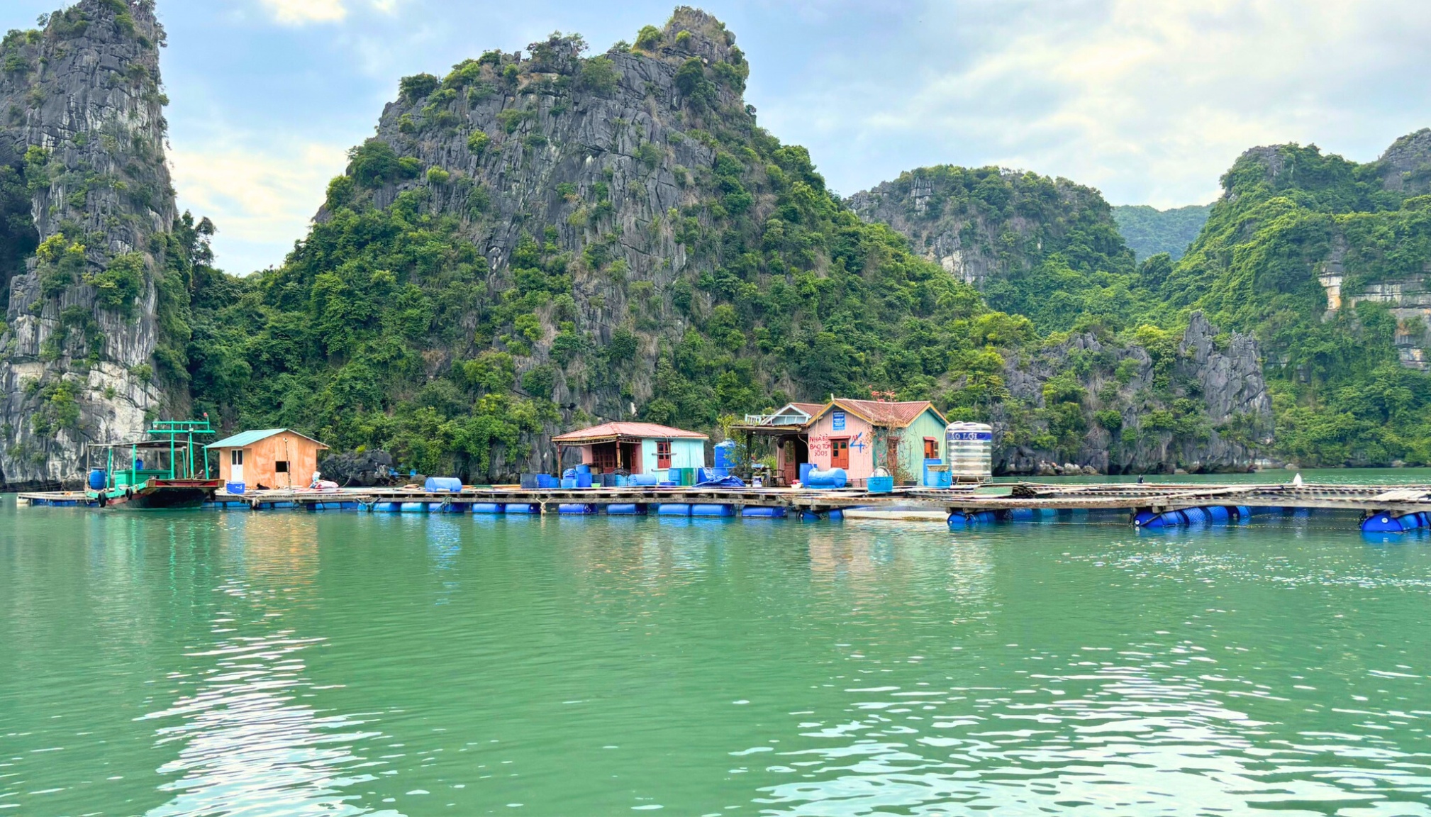 Lovely Vung Vieng Fishing Village with pretty floating houses