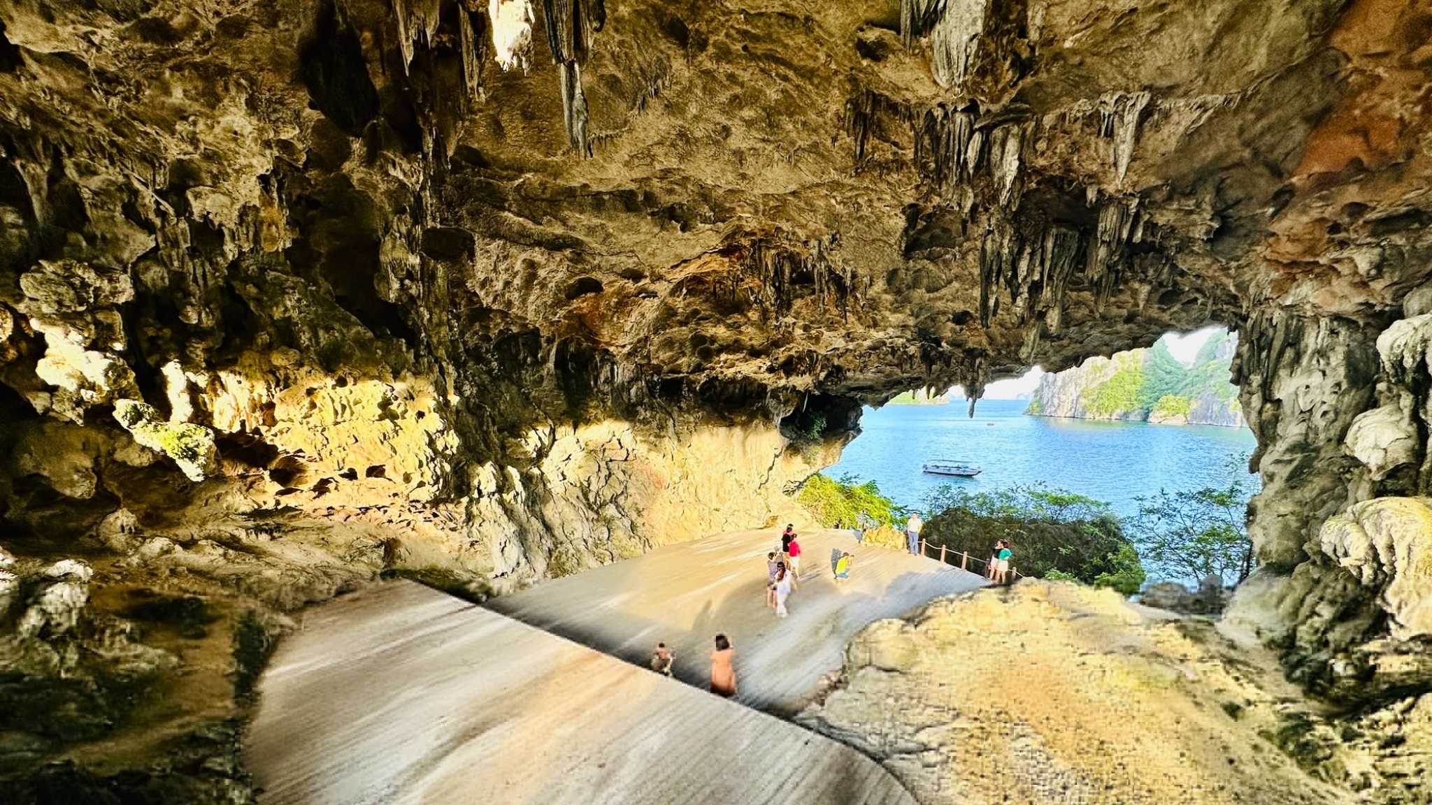 Admire the awe-inspiring bay view in the secluded area of Halong