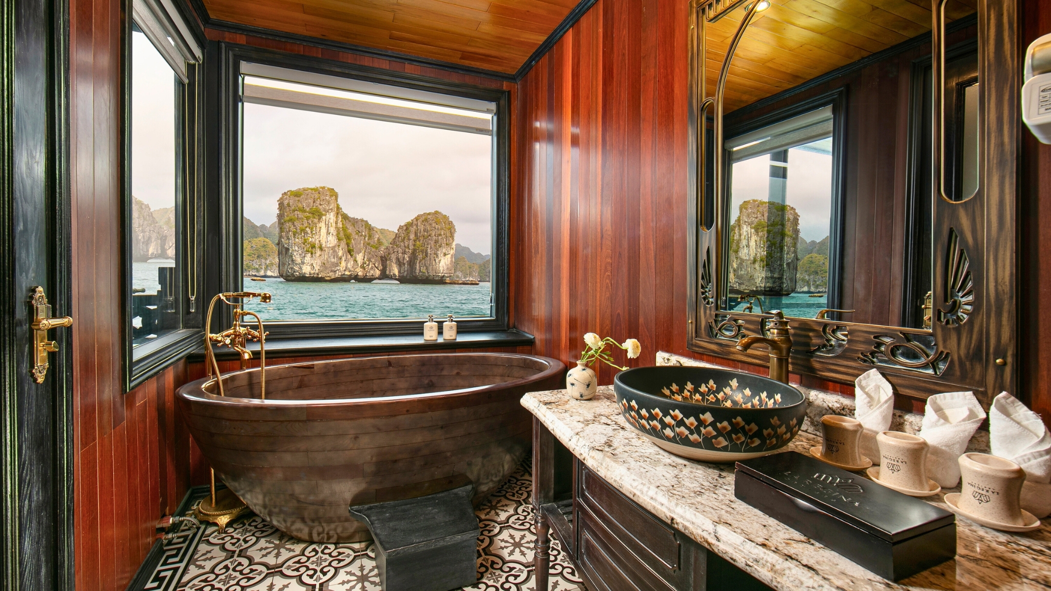 Ultramodern En-Suite Bathroom