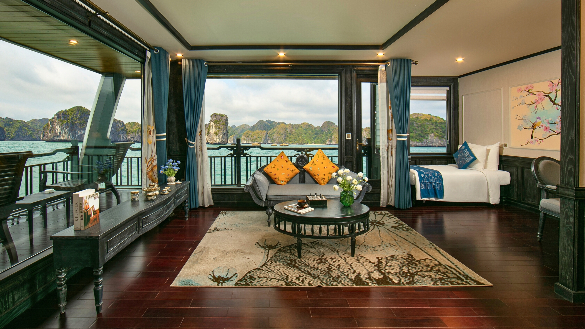 Elegant Decor For Honeymoon Couples