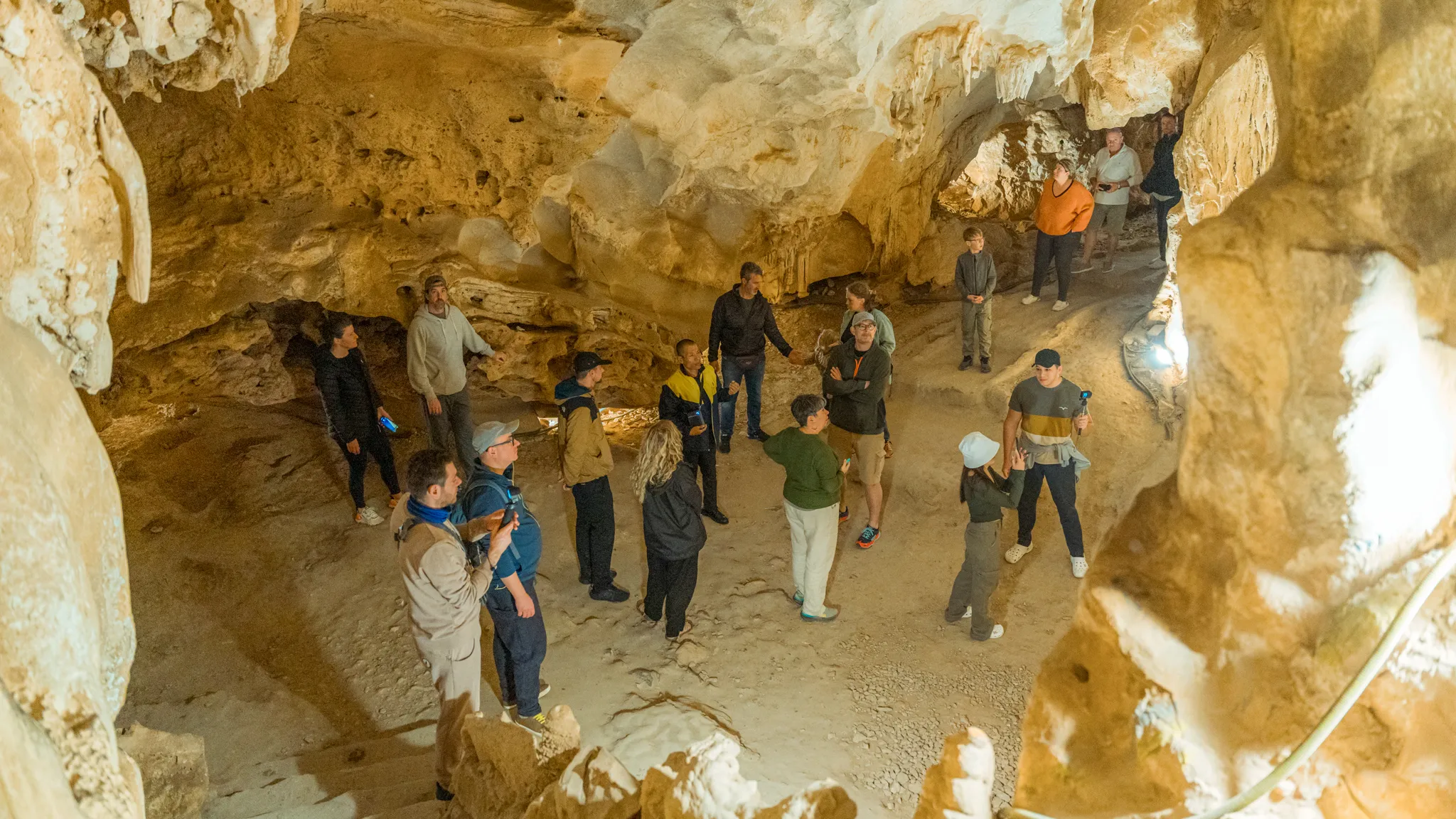 Visit Thien Canh Son Cave