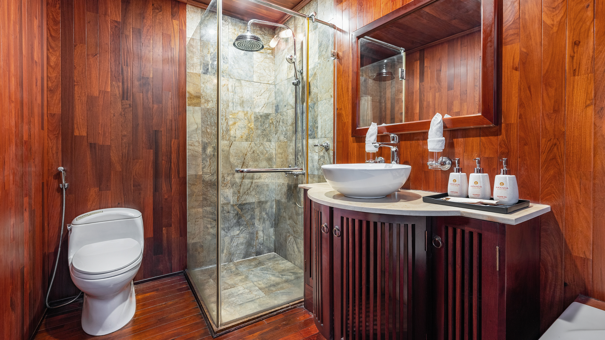 Clean & Bright Bathroom