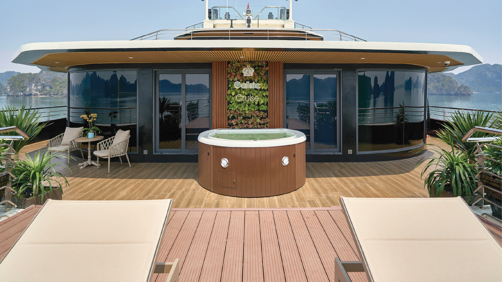 Huge terrace with a jacuzzi