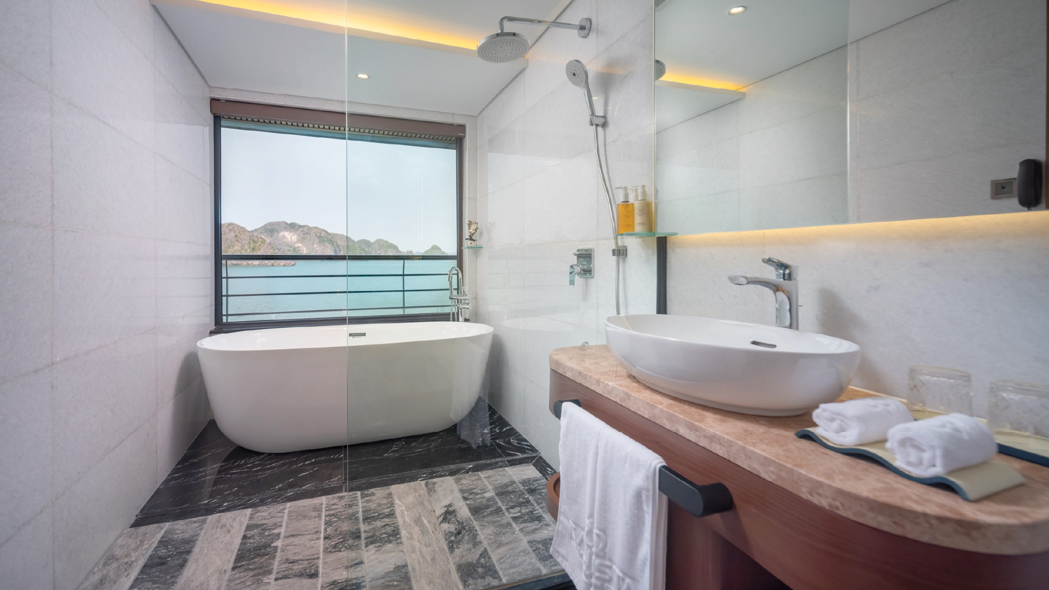 Clean & Modern Bathroom