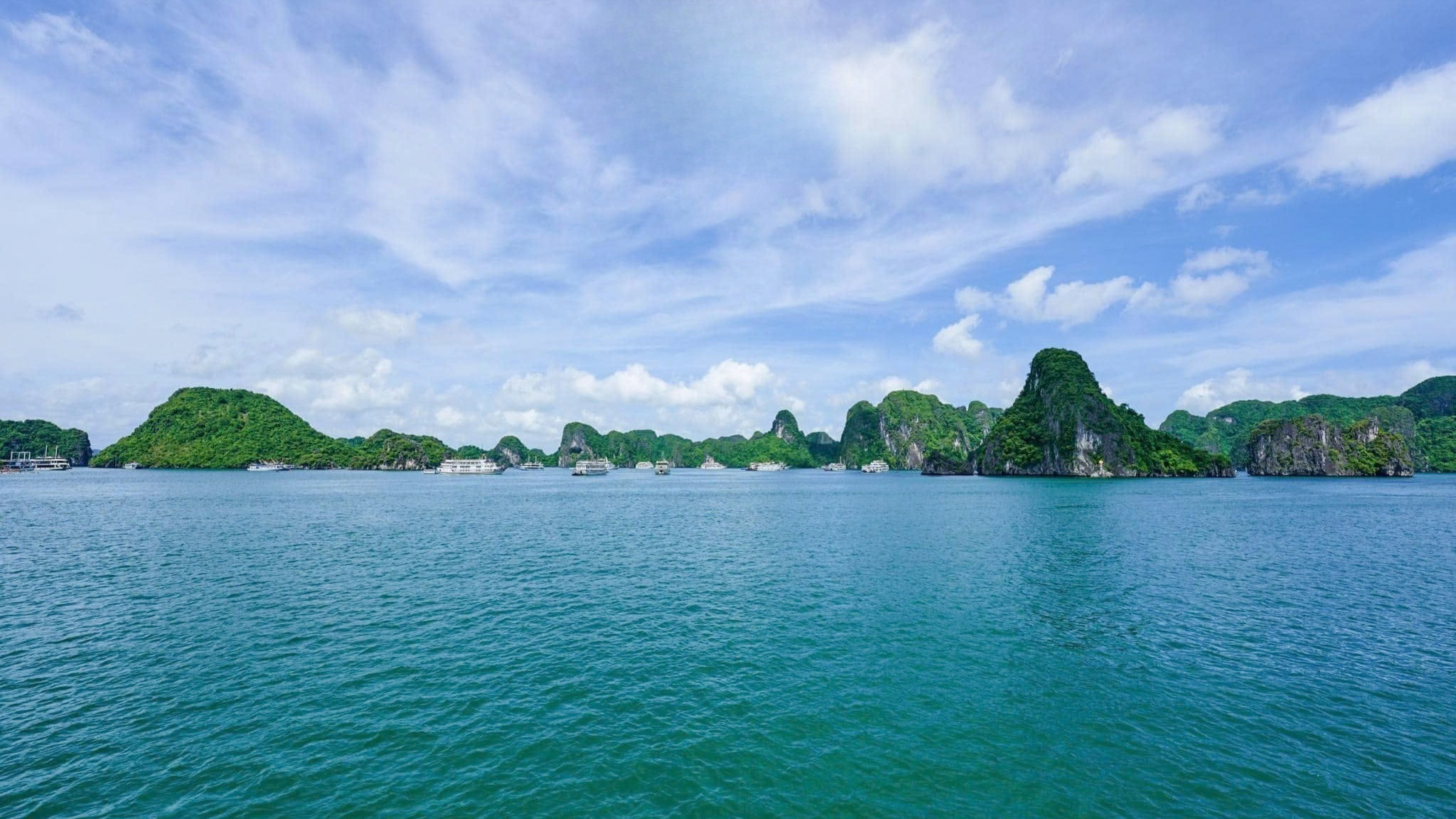 Broad view of Halong Bay