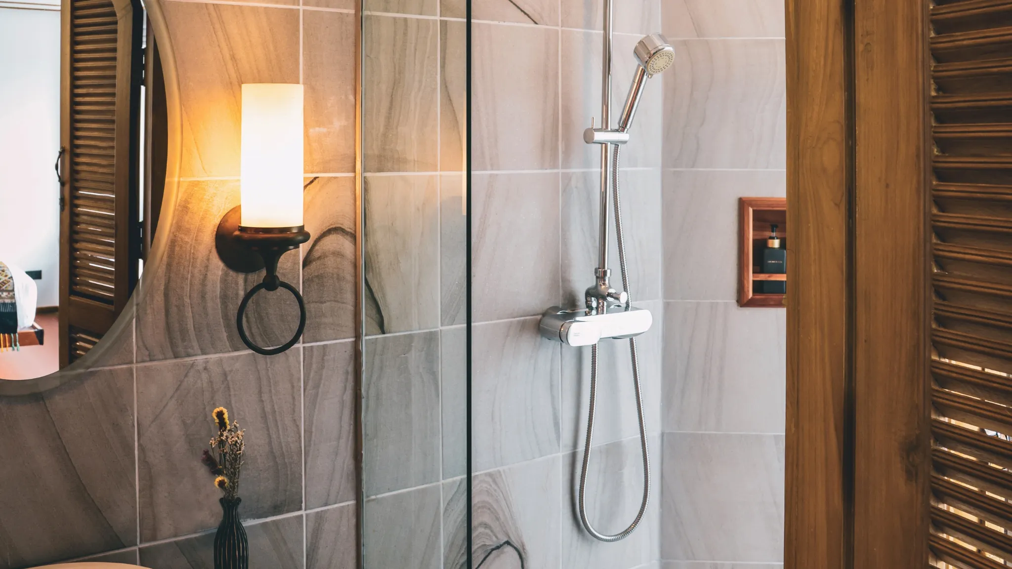 Standing shower Bathroom