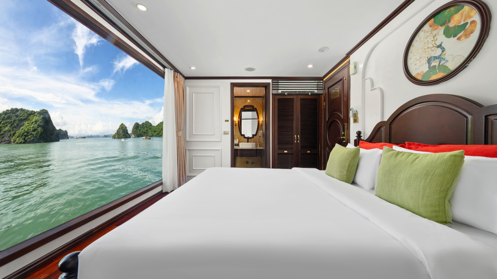 Huge window for sighteeing