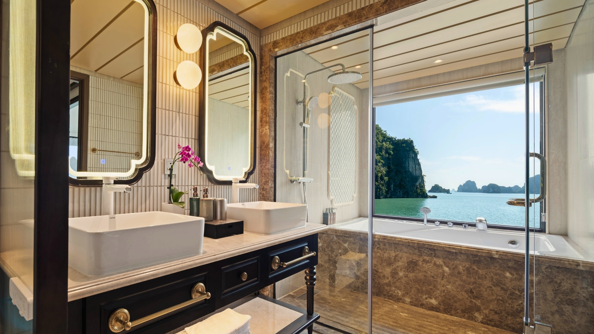 Exquisite 5 Star Bathroom