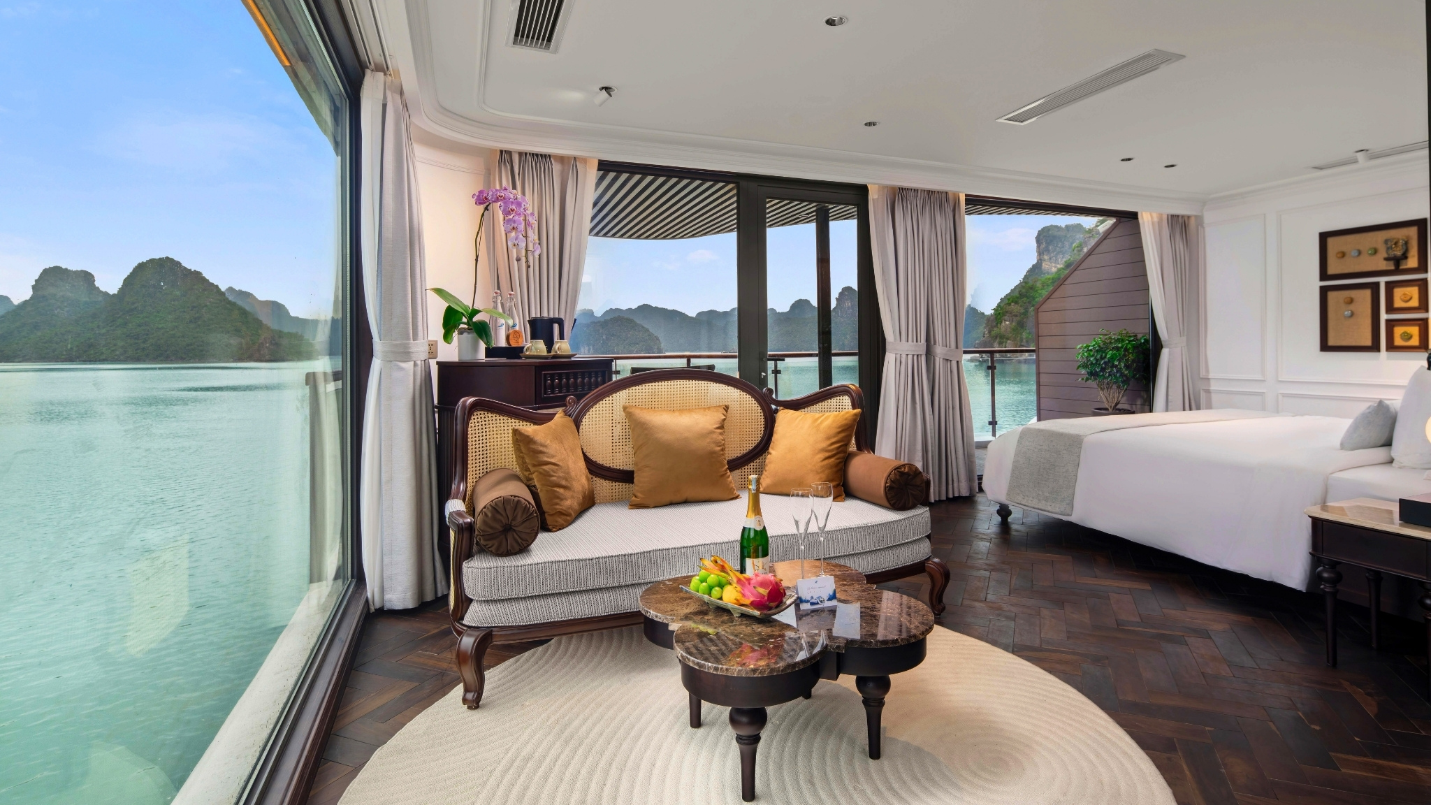 Grand Luxury Seating Area