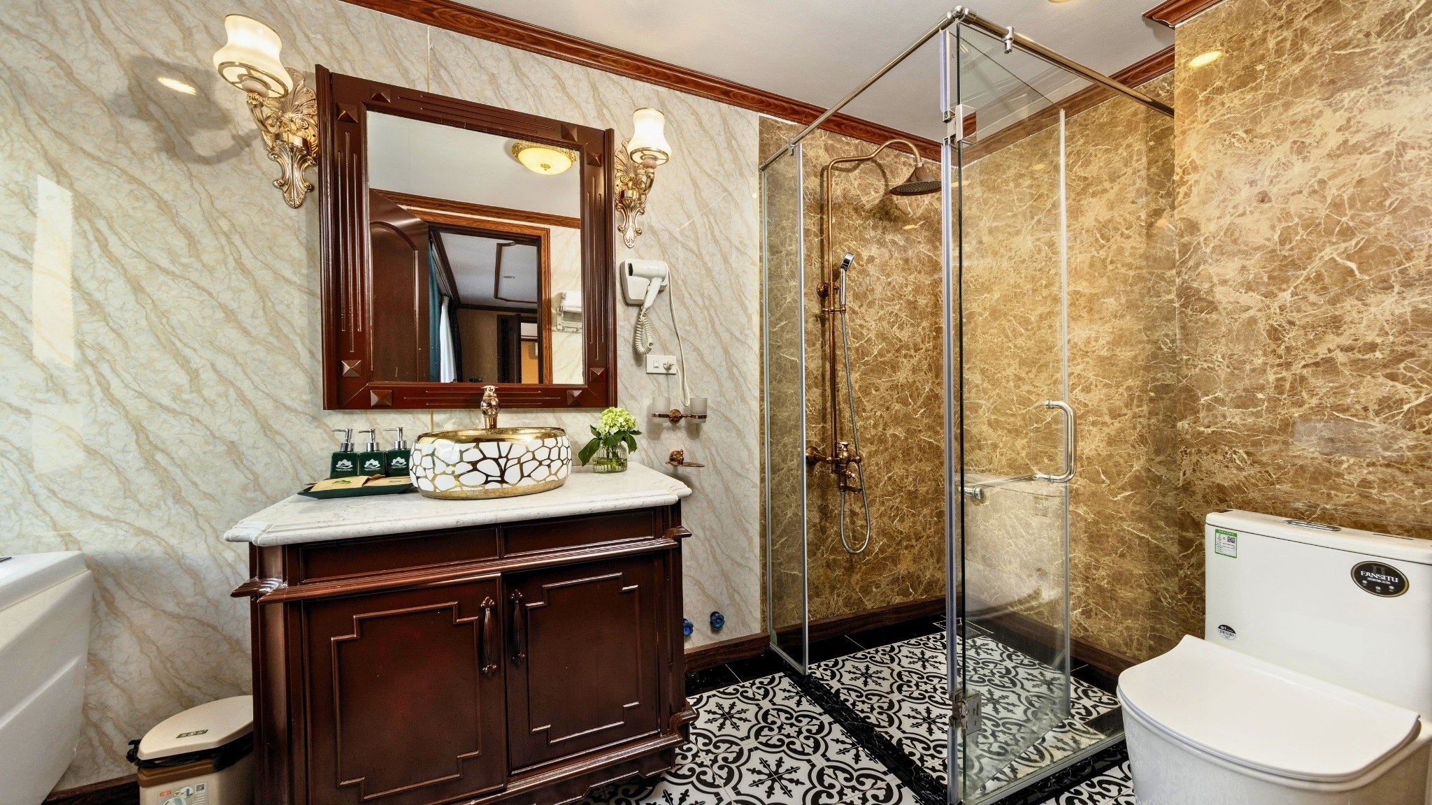 High Class Bathroom Amenities