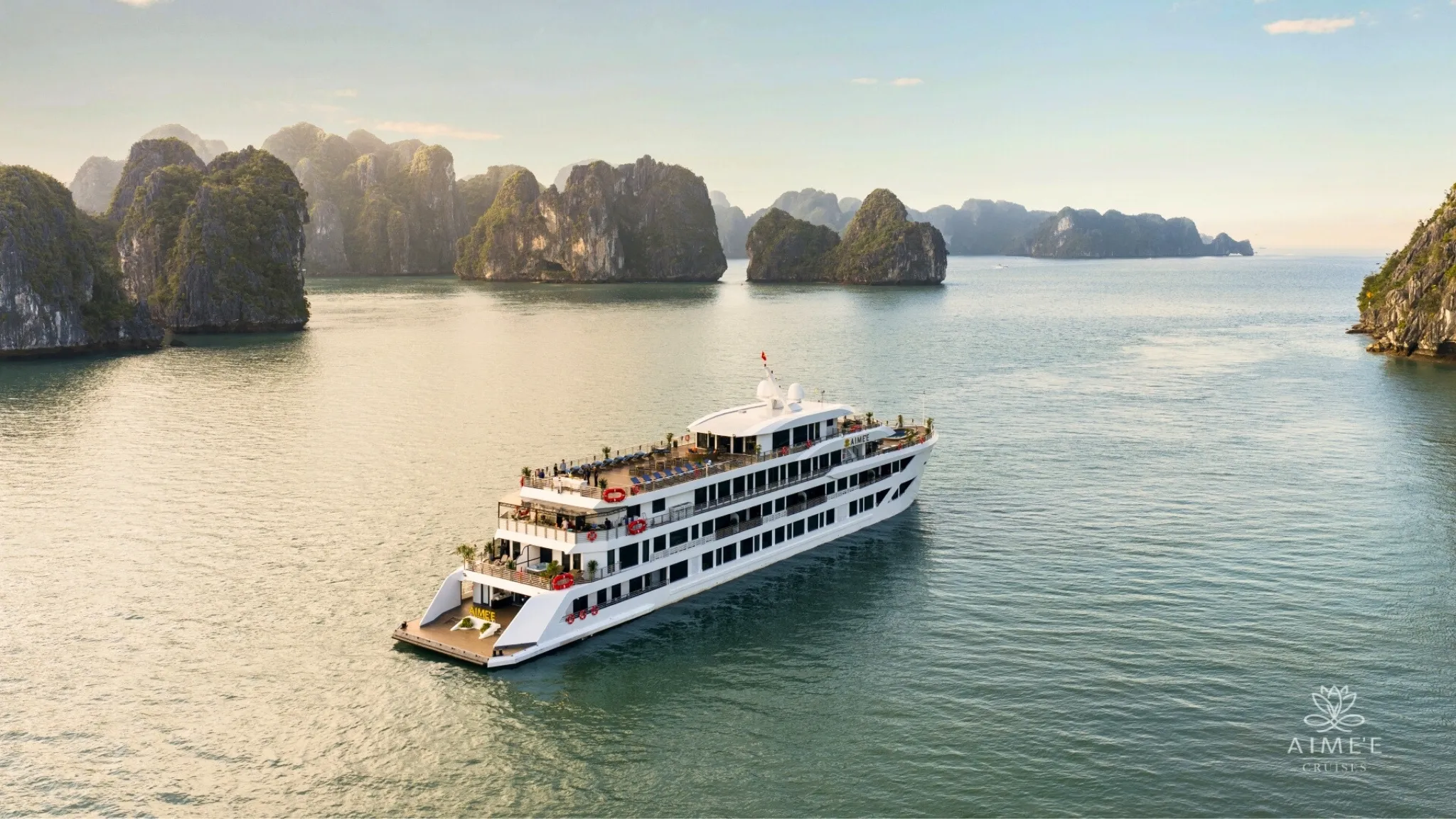 Luxury cruise in Halong Bay