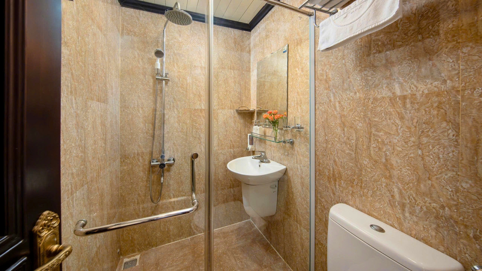 Bathroom with Standing shower