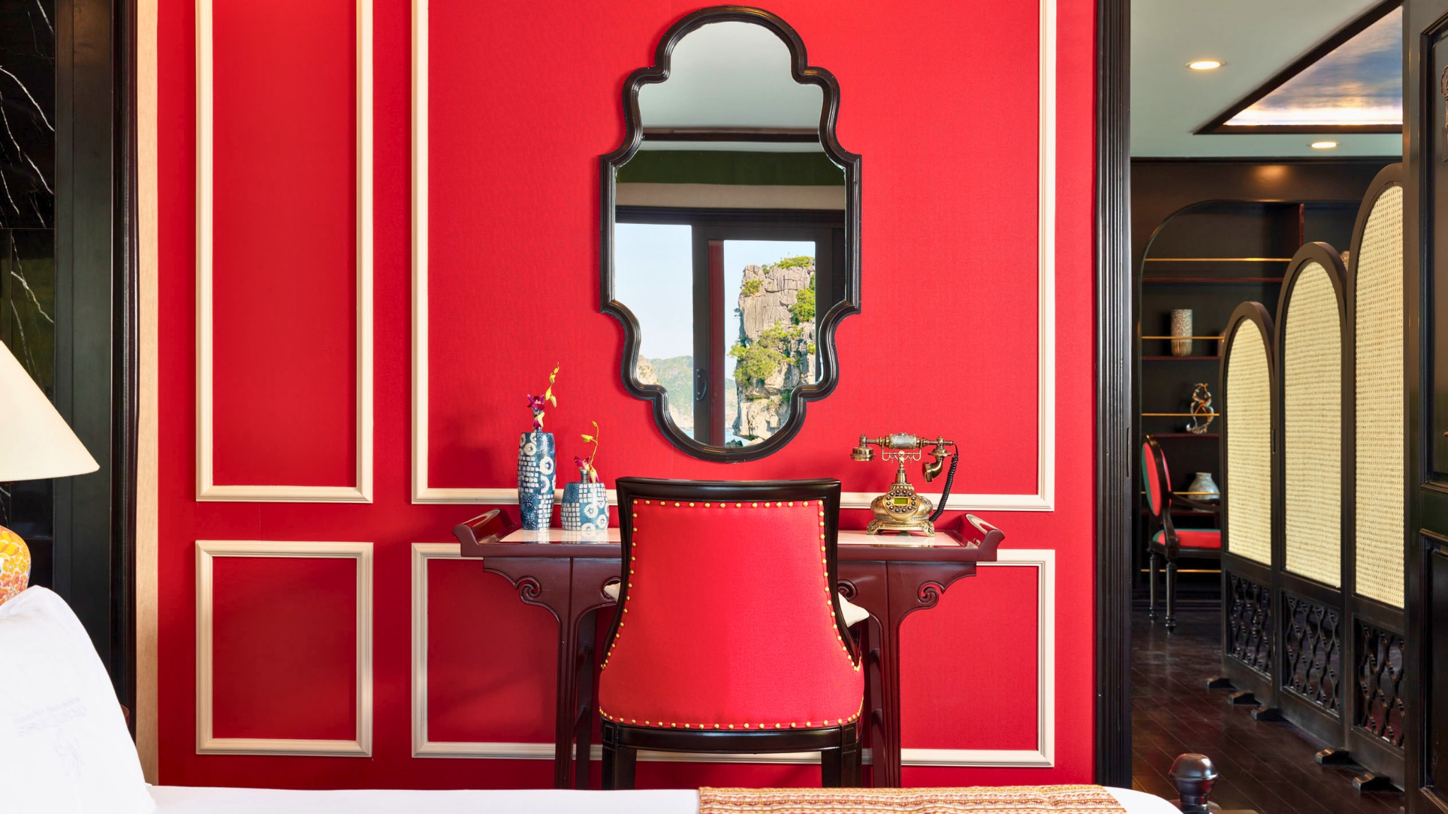 Intimate Room Décor