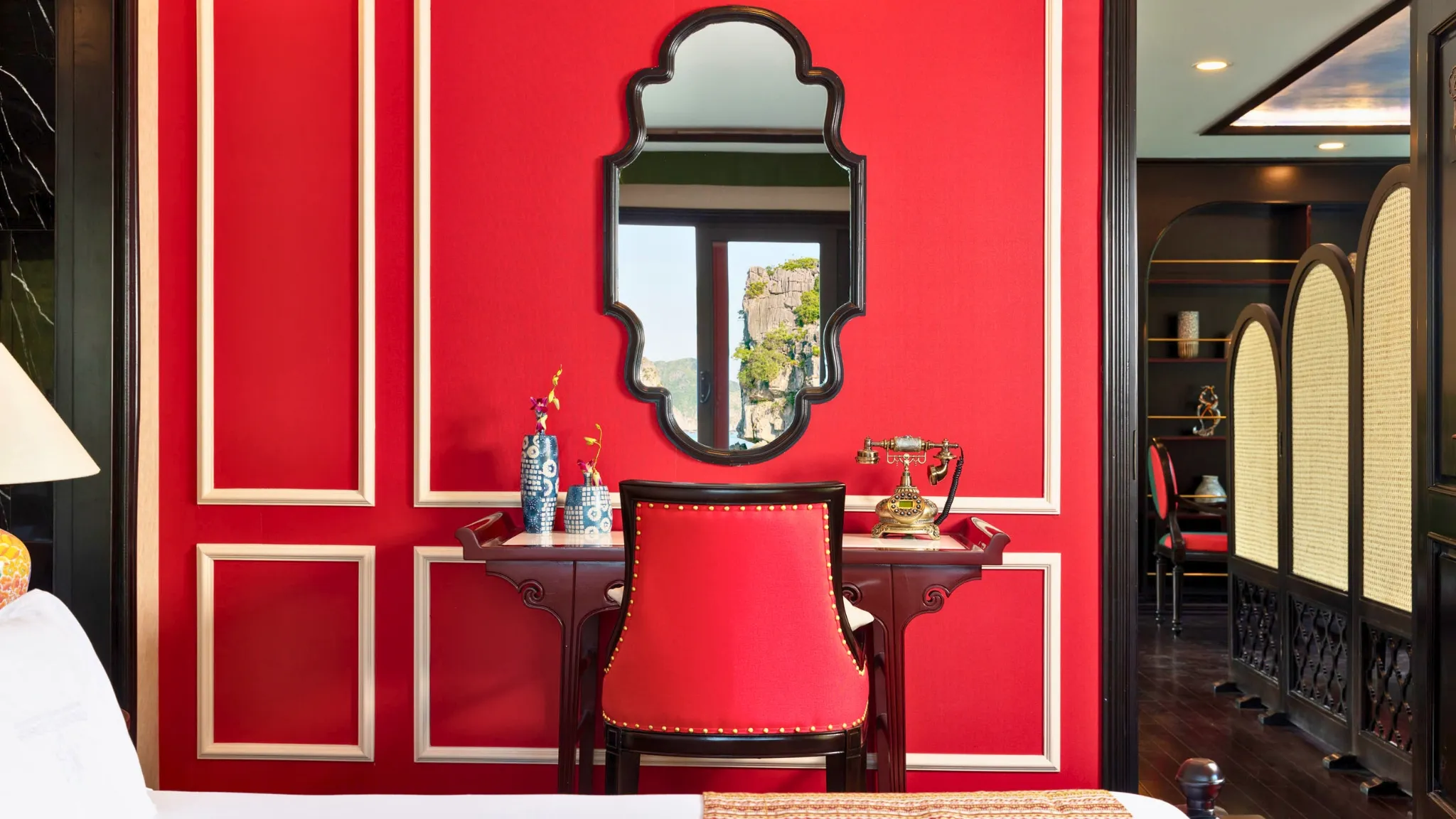 Intimate Room Décor