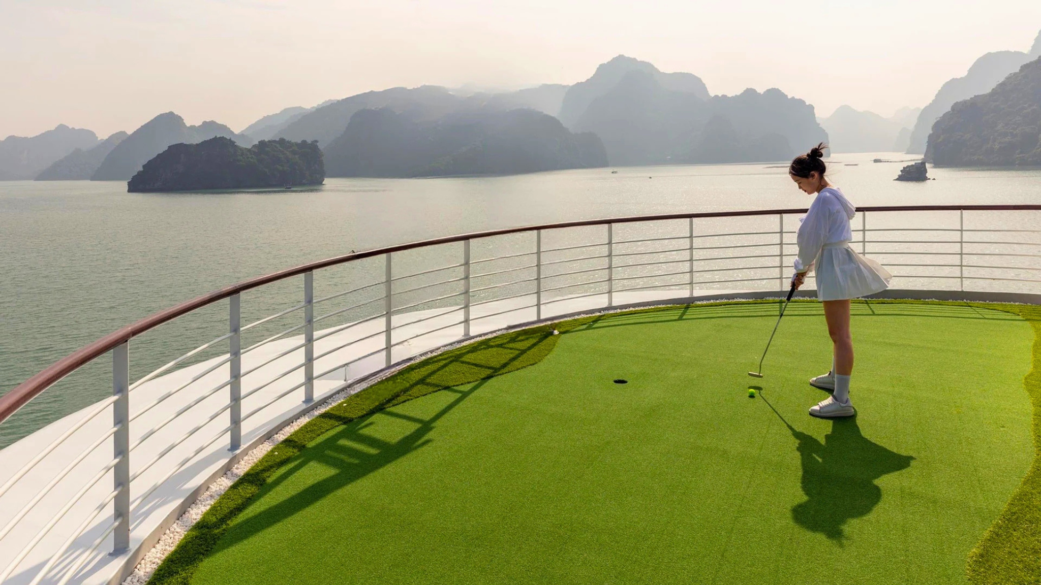 Luxury Mini Golf On Lyra Grandeur
