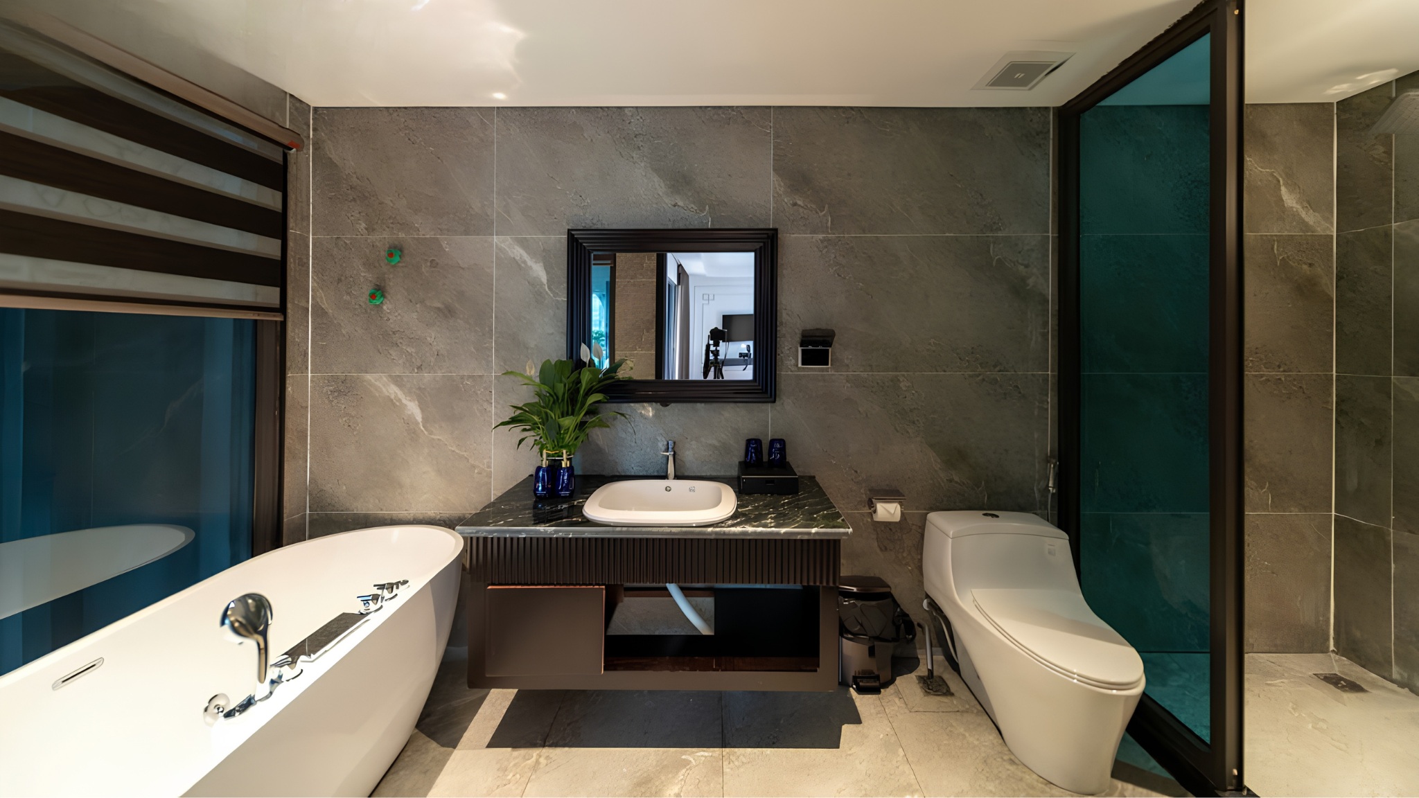 Modern Bathroom with bathtub