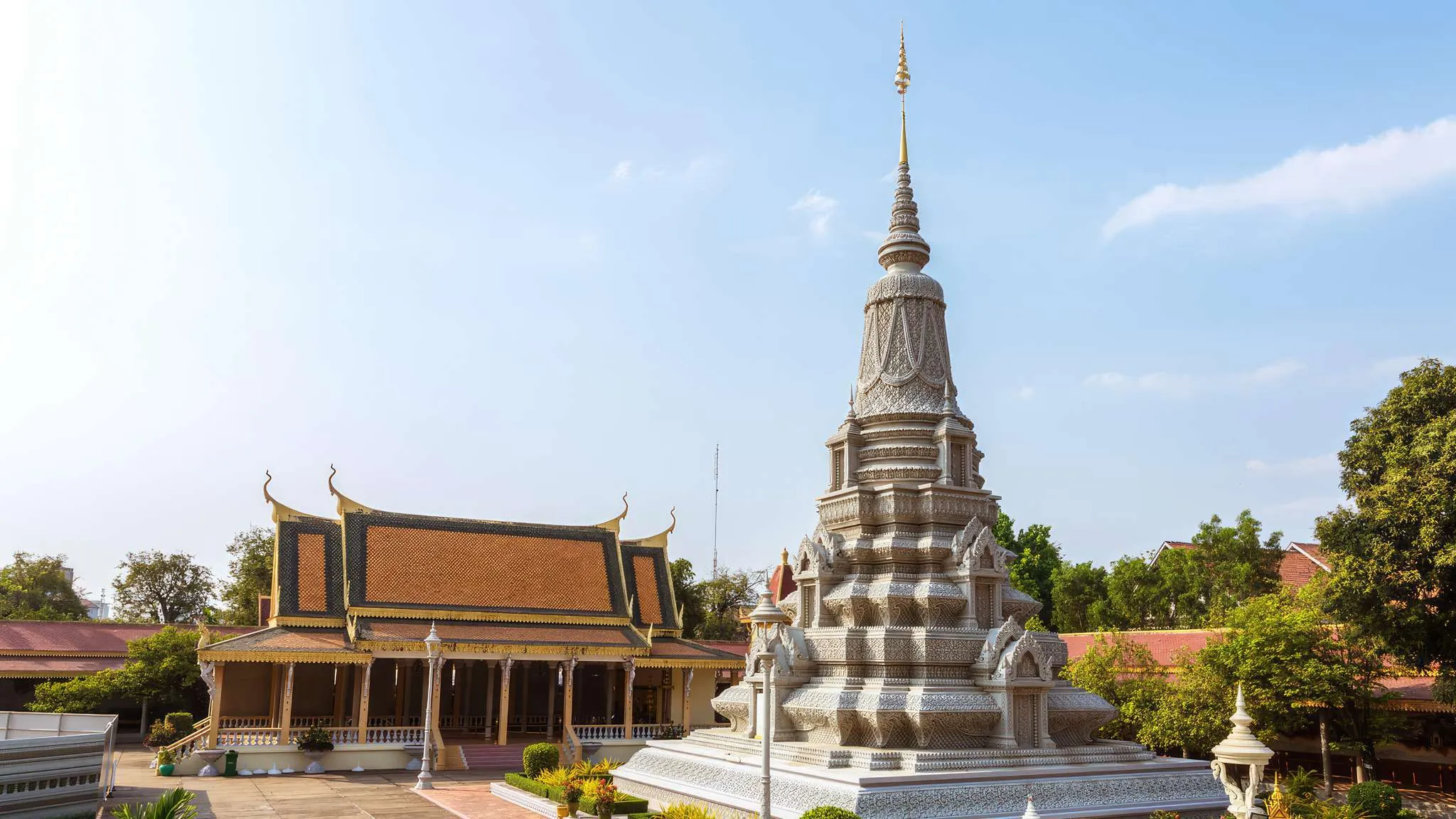 Admire wonderful Silver Pagoda