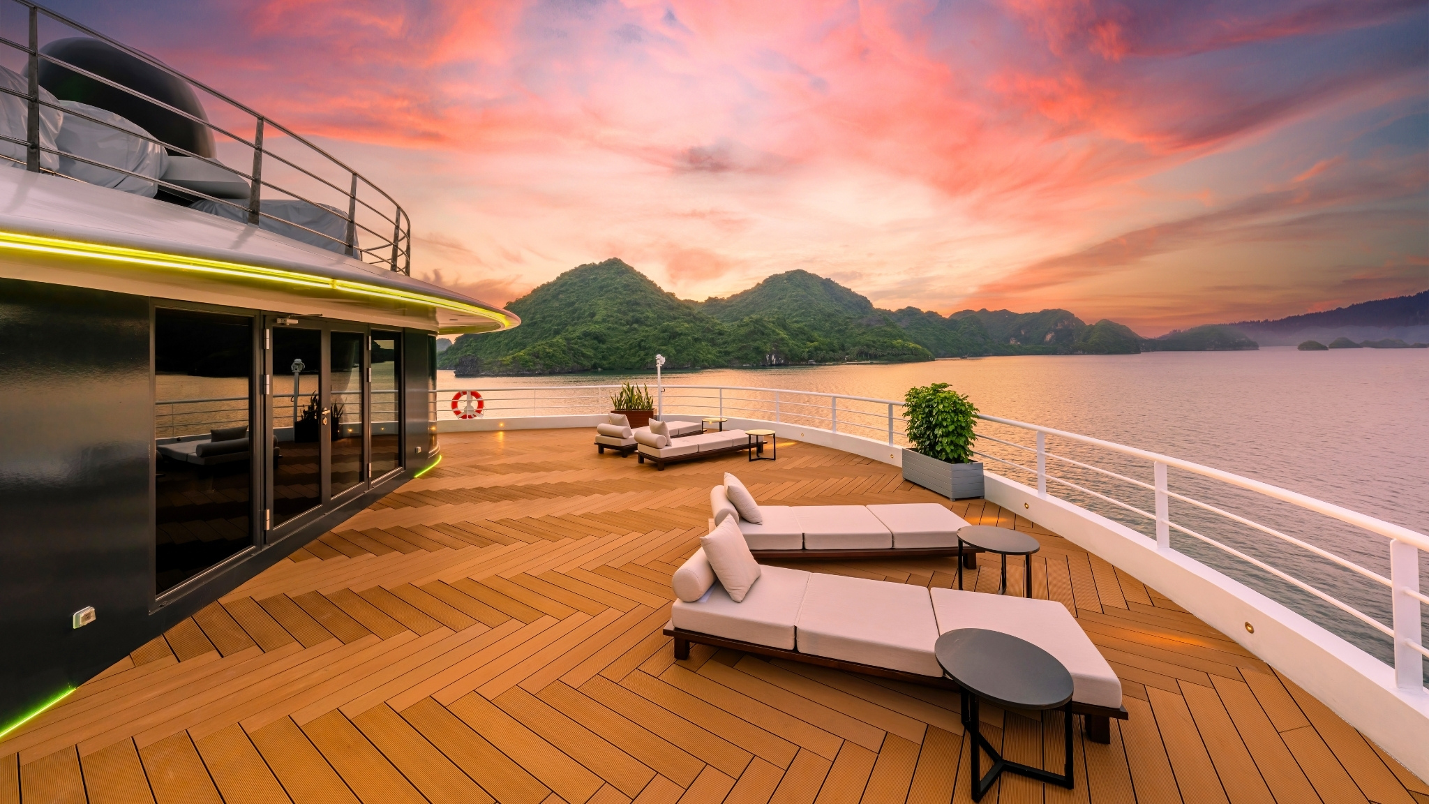 Huge Terrace to Unwind