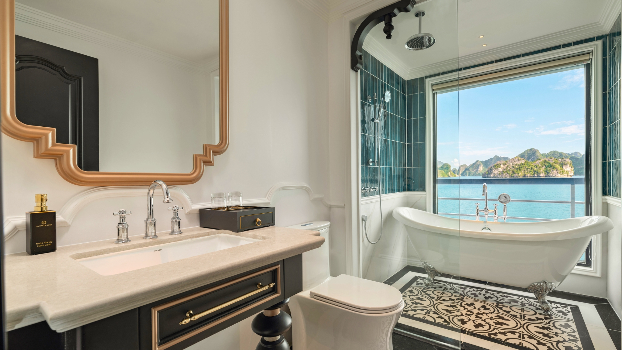 Elegant Bathroom With Soaking Tub