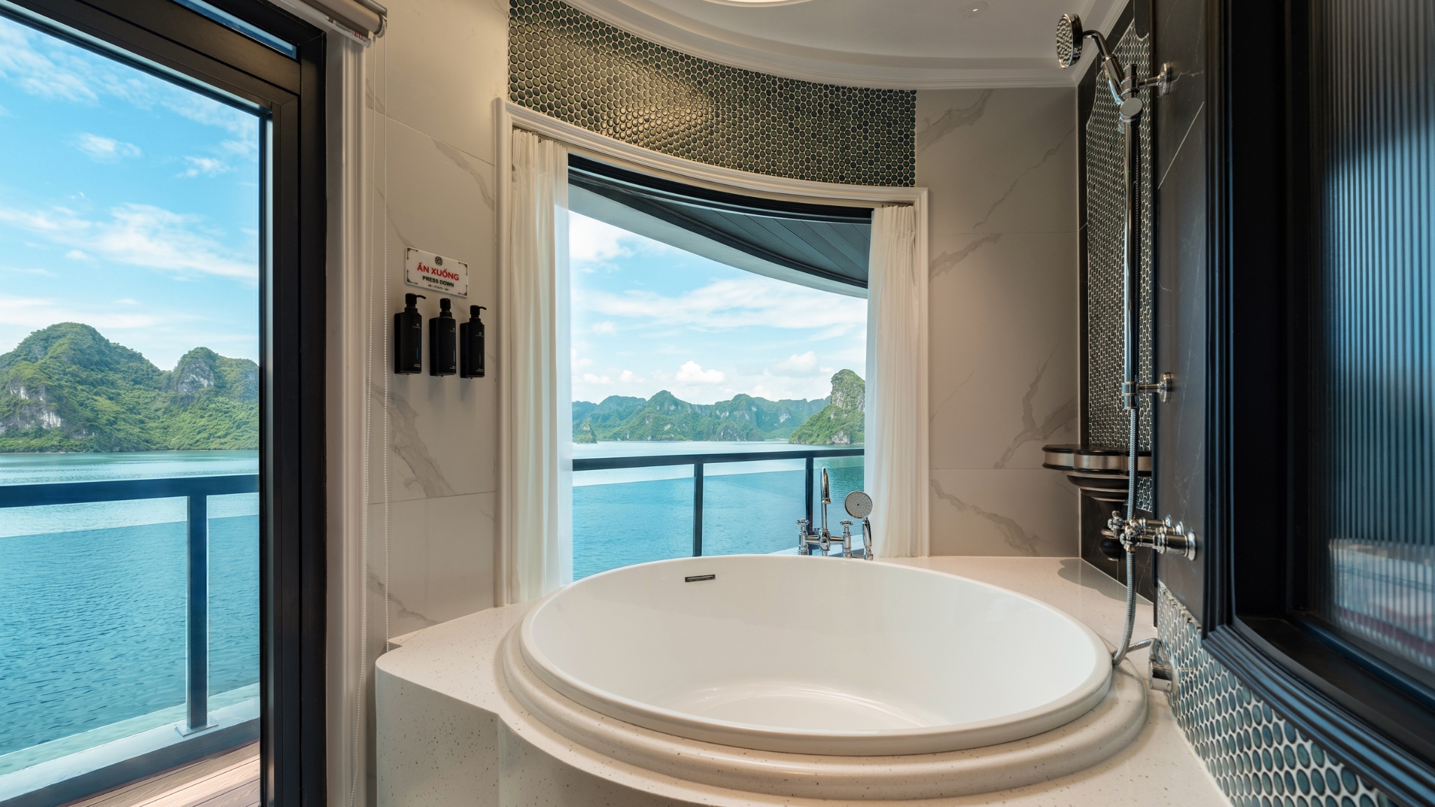 Bay View Bathtub