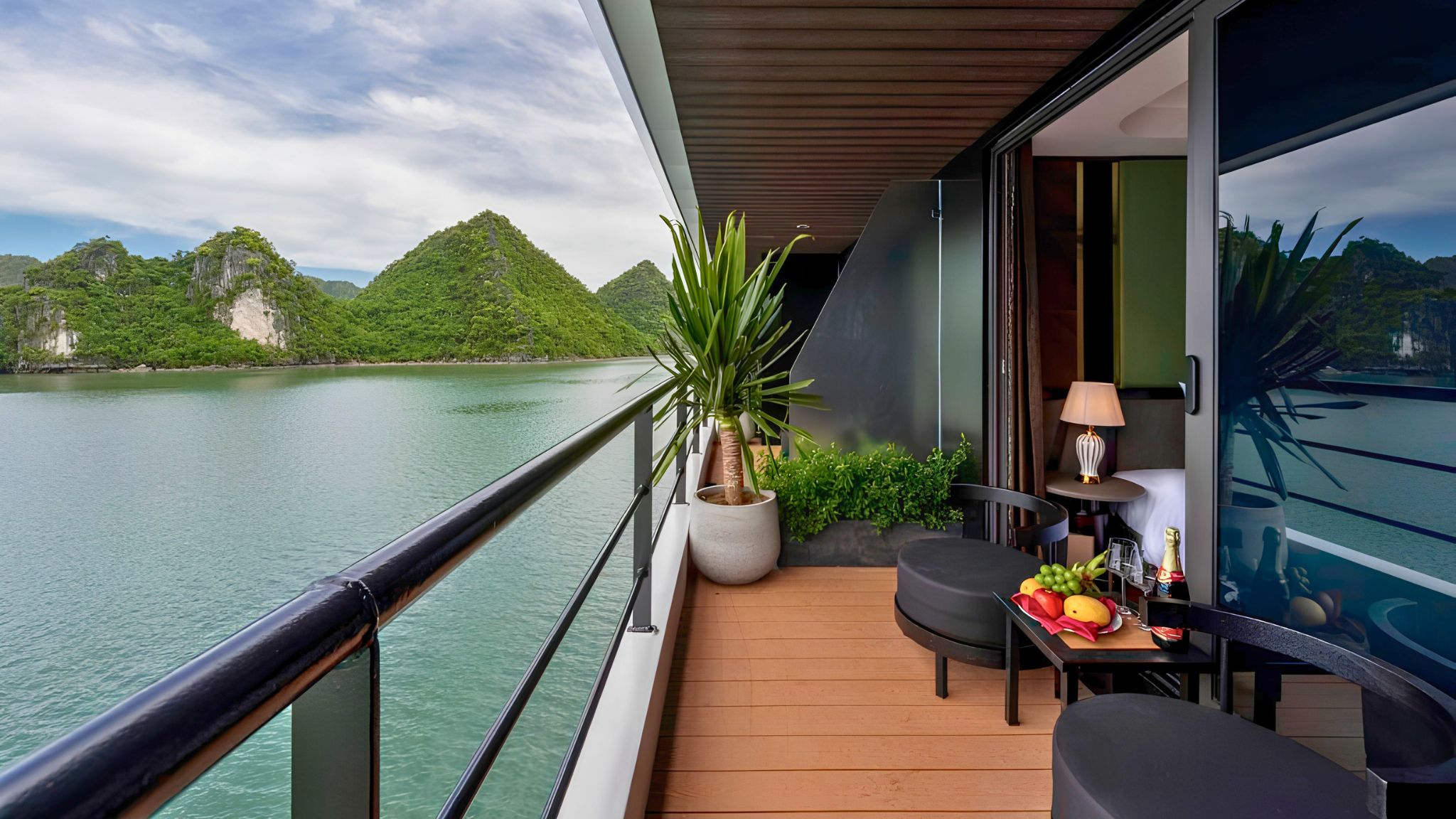 Airy Private Balcony