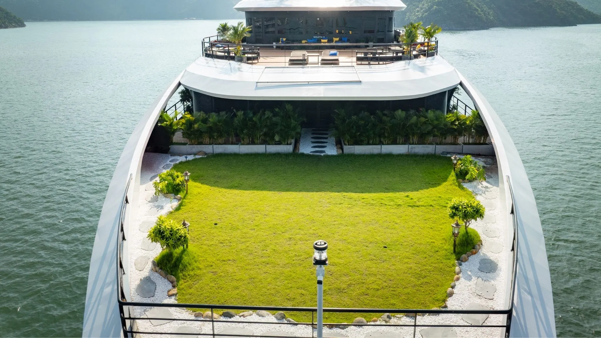 Play minigolf on the cruise ship