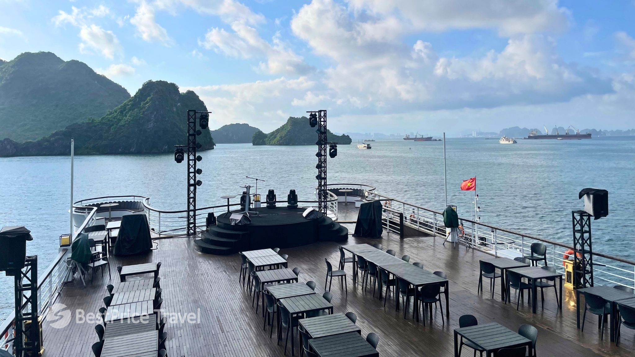 Chilling out on the twin sundeck and see the magnificent view