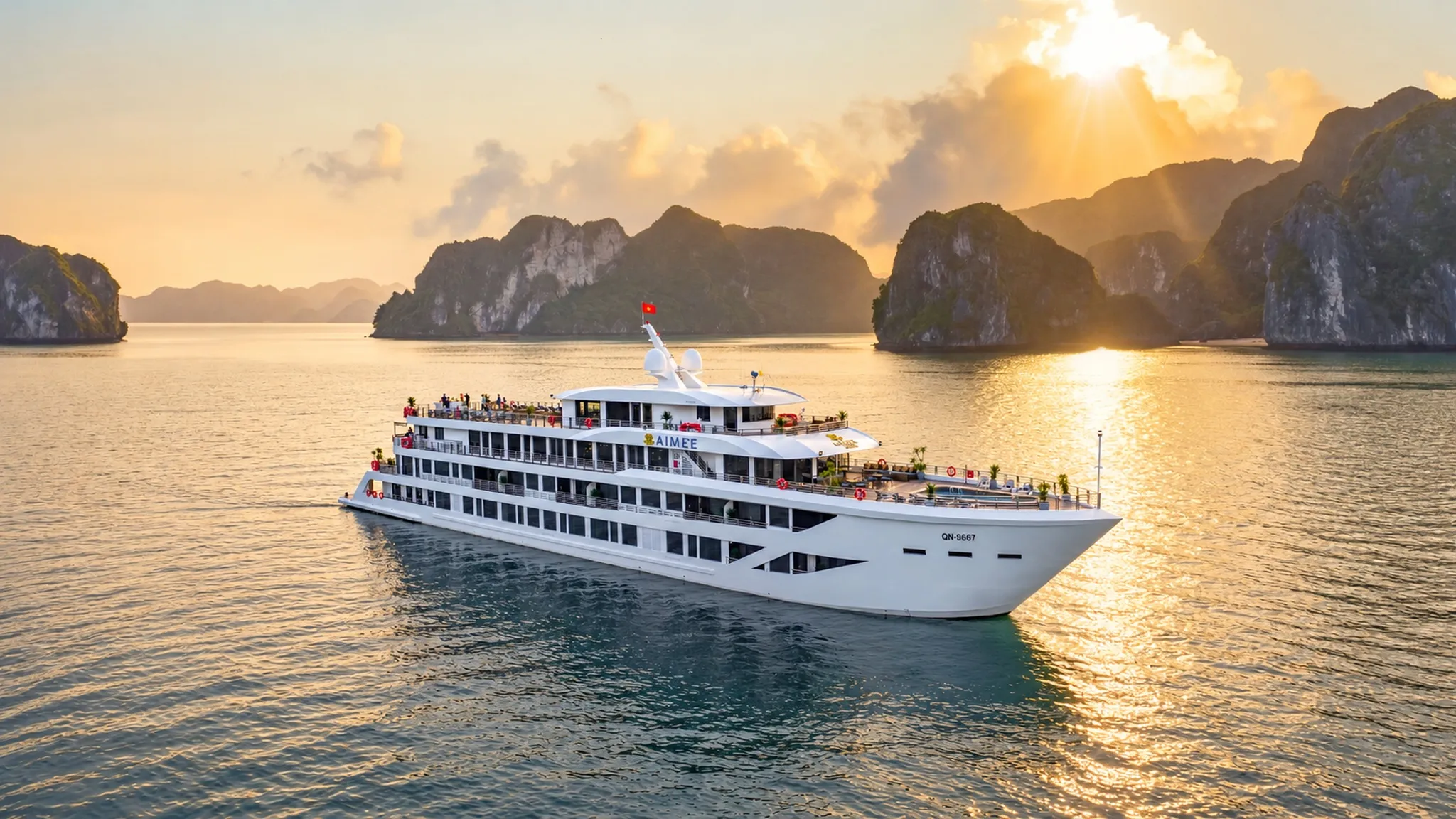 Aimee Cruise Halong Bay
