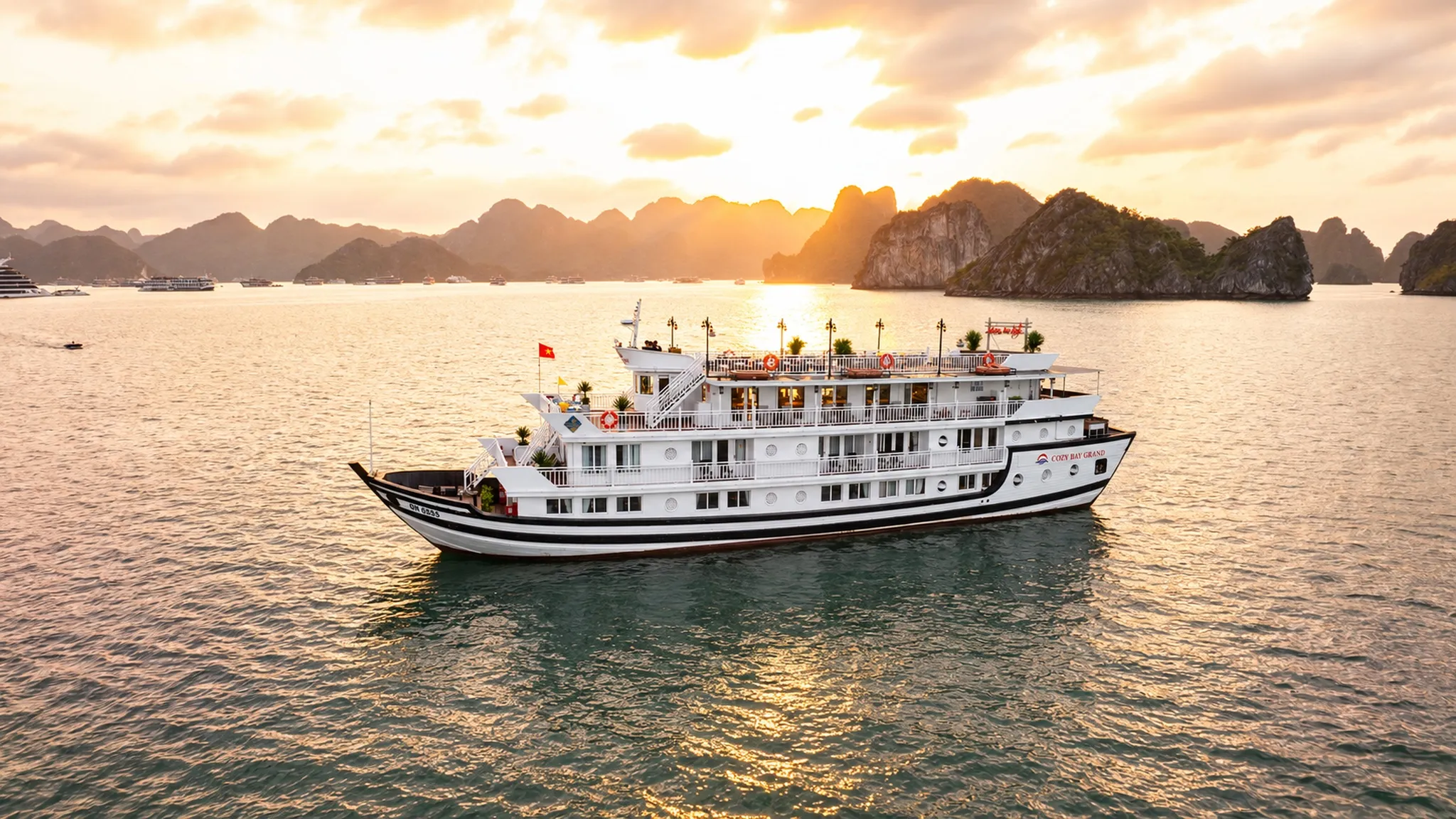 Cozy Bay Grand Cruise