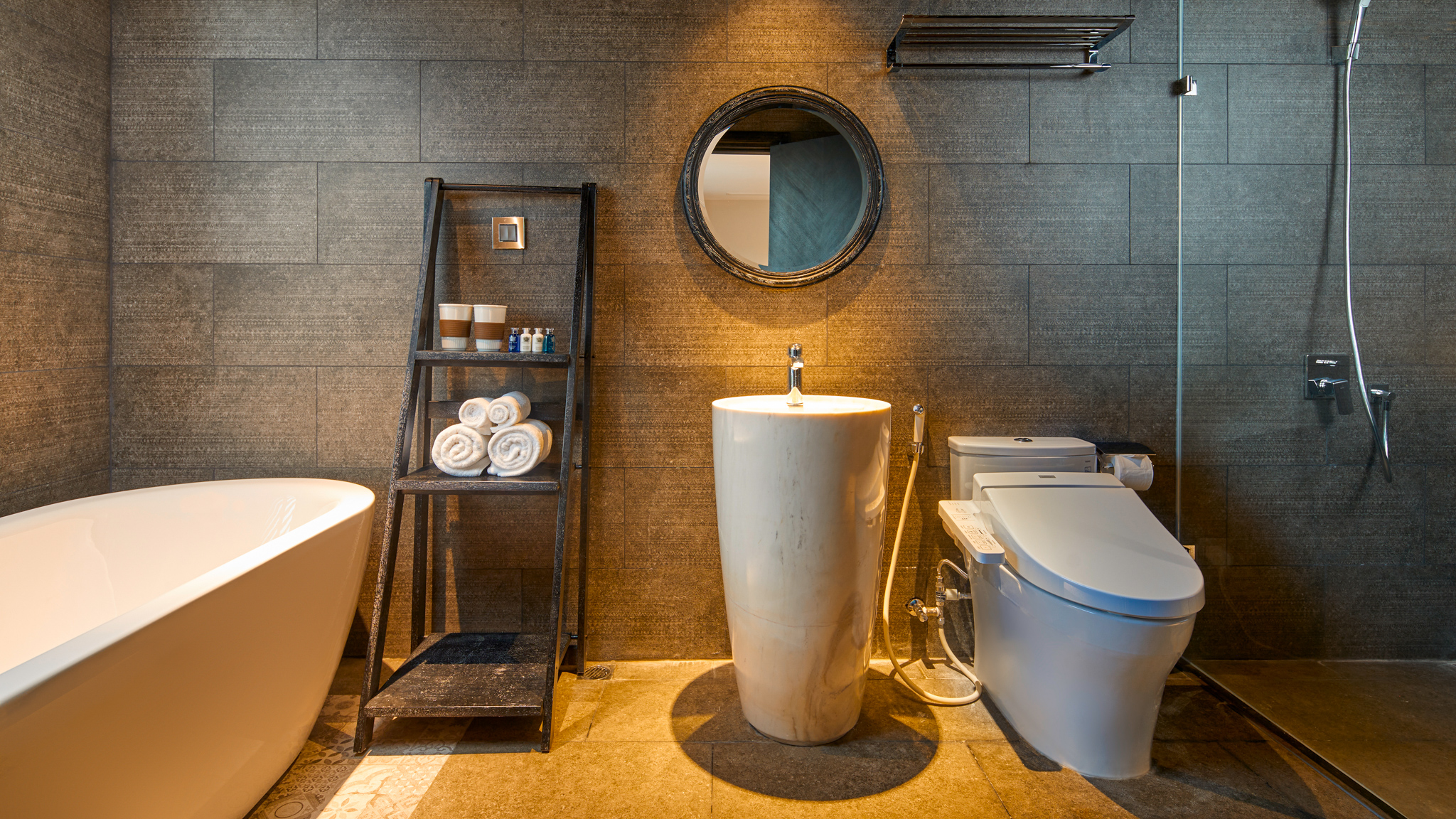 Hign-end Bathroom Facilities in Premium Suite