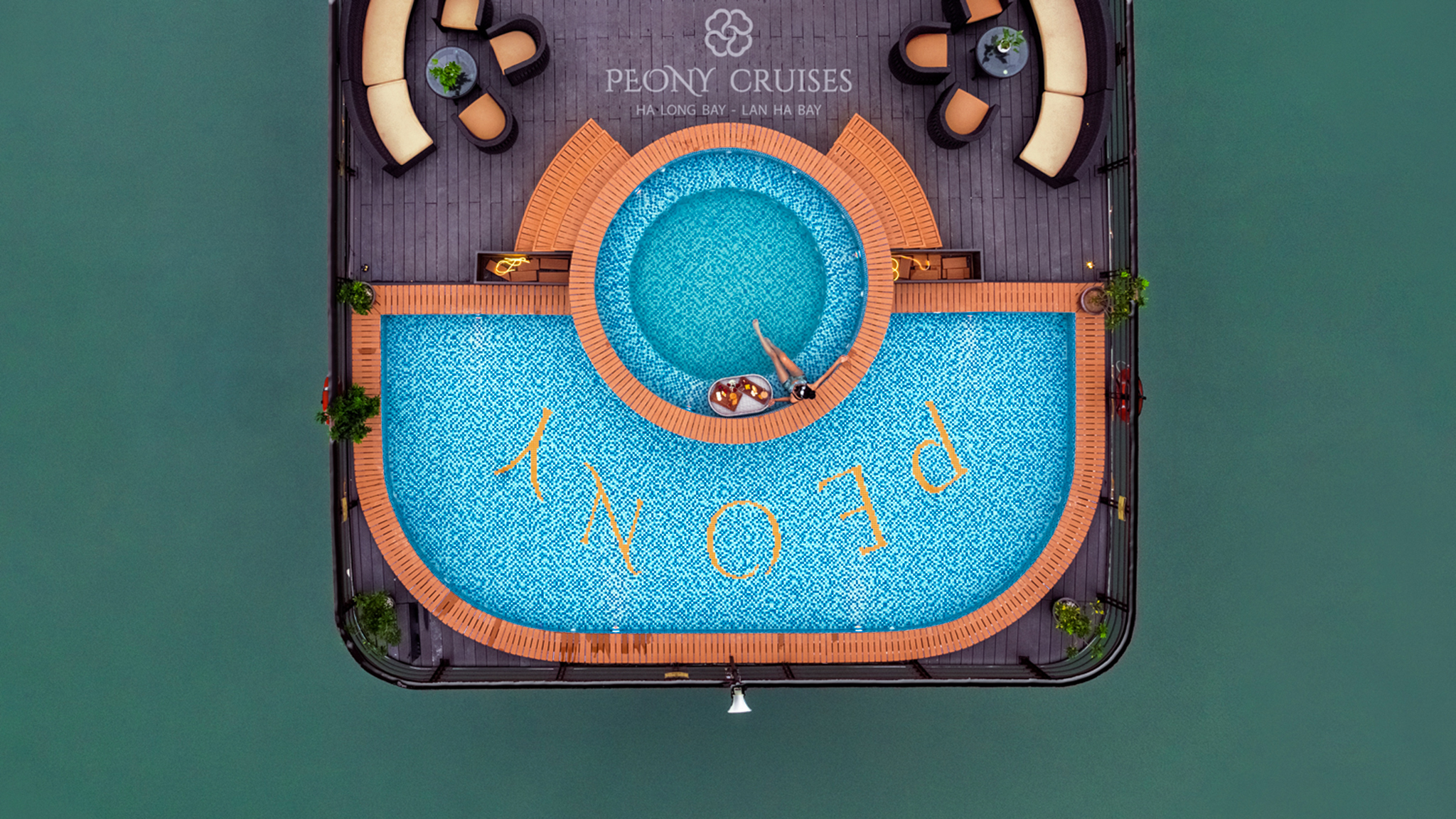 2 layouts of the spacious pool on the sundeck