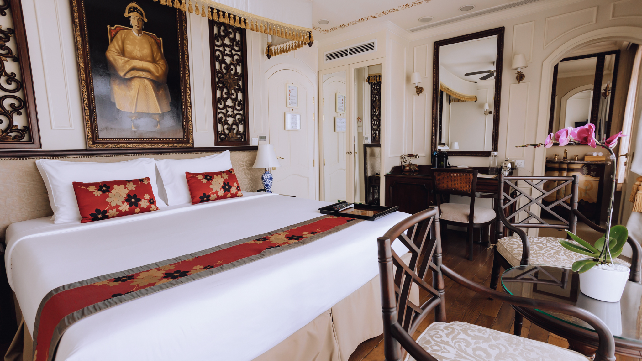 Comfortable Room With Cozy Royal Vibe