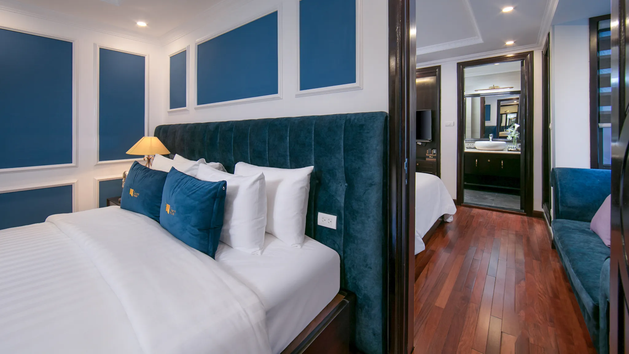 Comfortable space of connecting room
