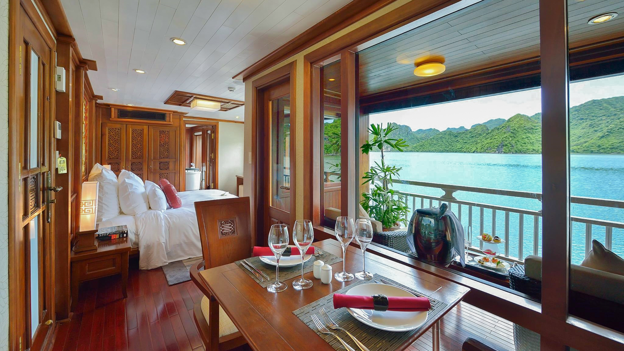 Convenient Fulfillment Cabin on Small boat