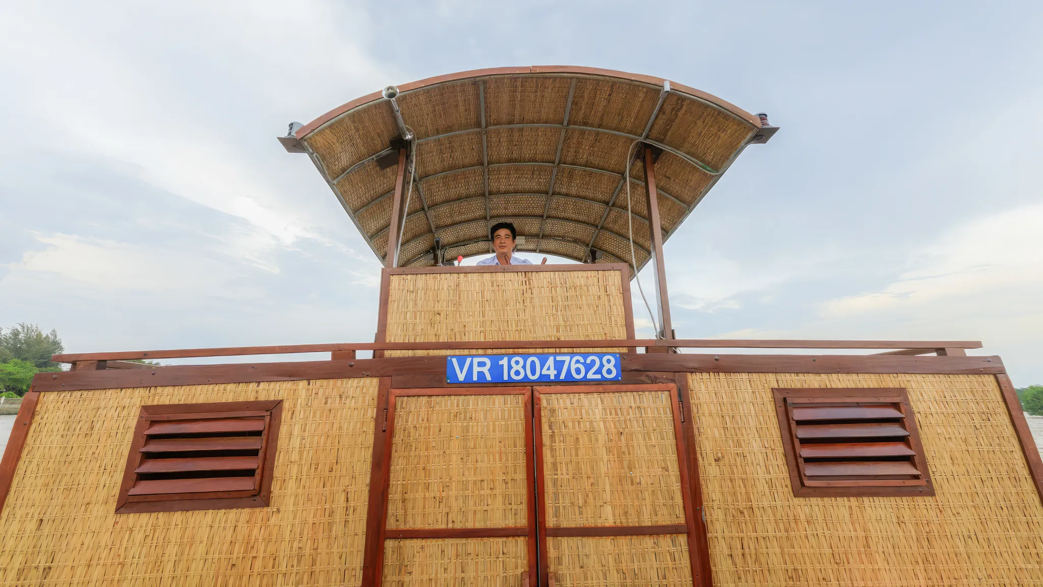 Cruise Captain Sailing Sampan